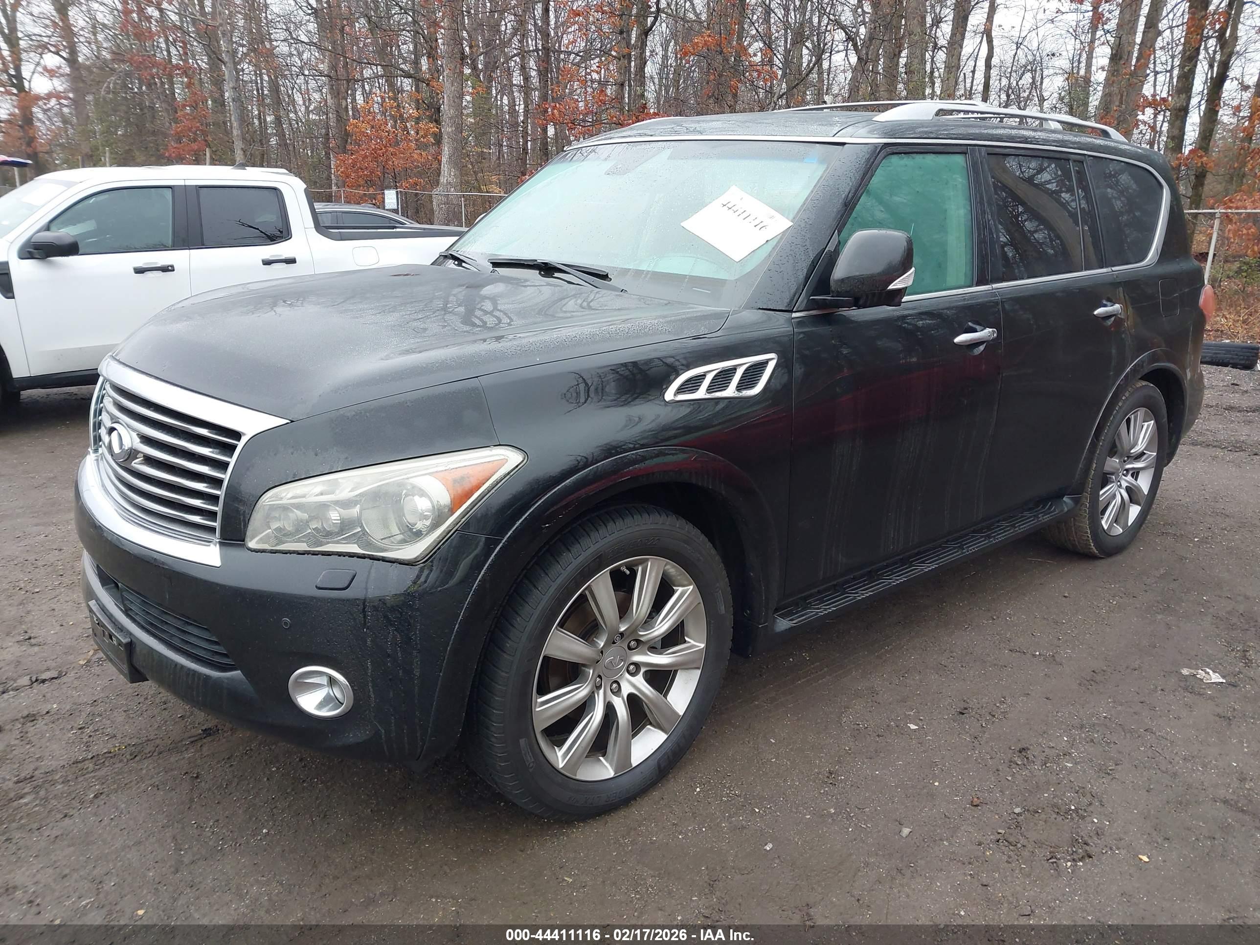 INFINITI QX56 image 2