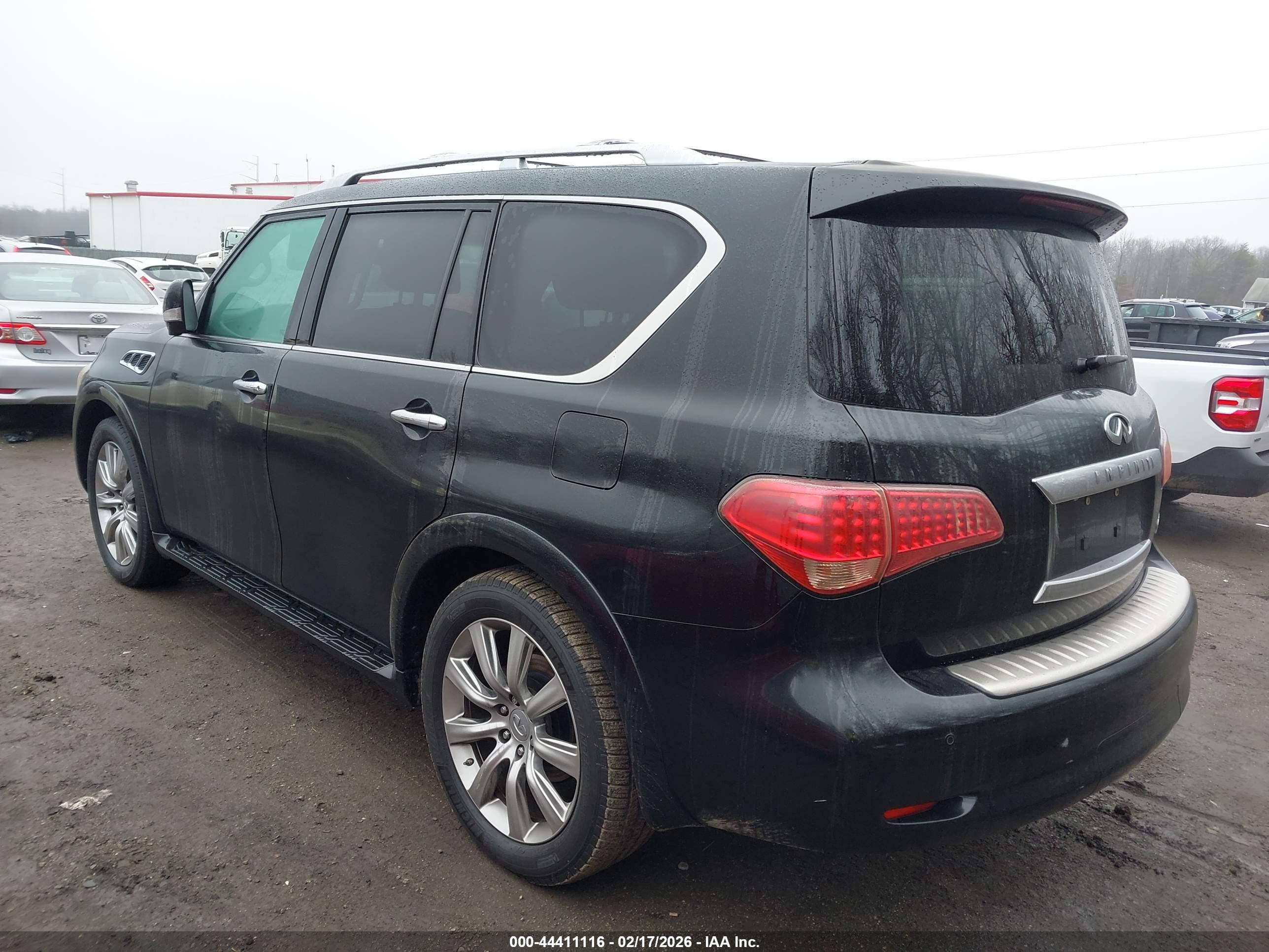 INFINITI QX56 image 3