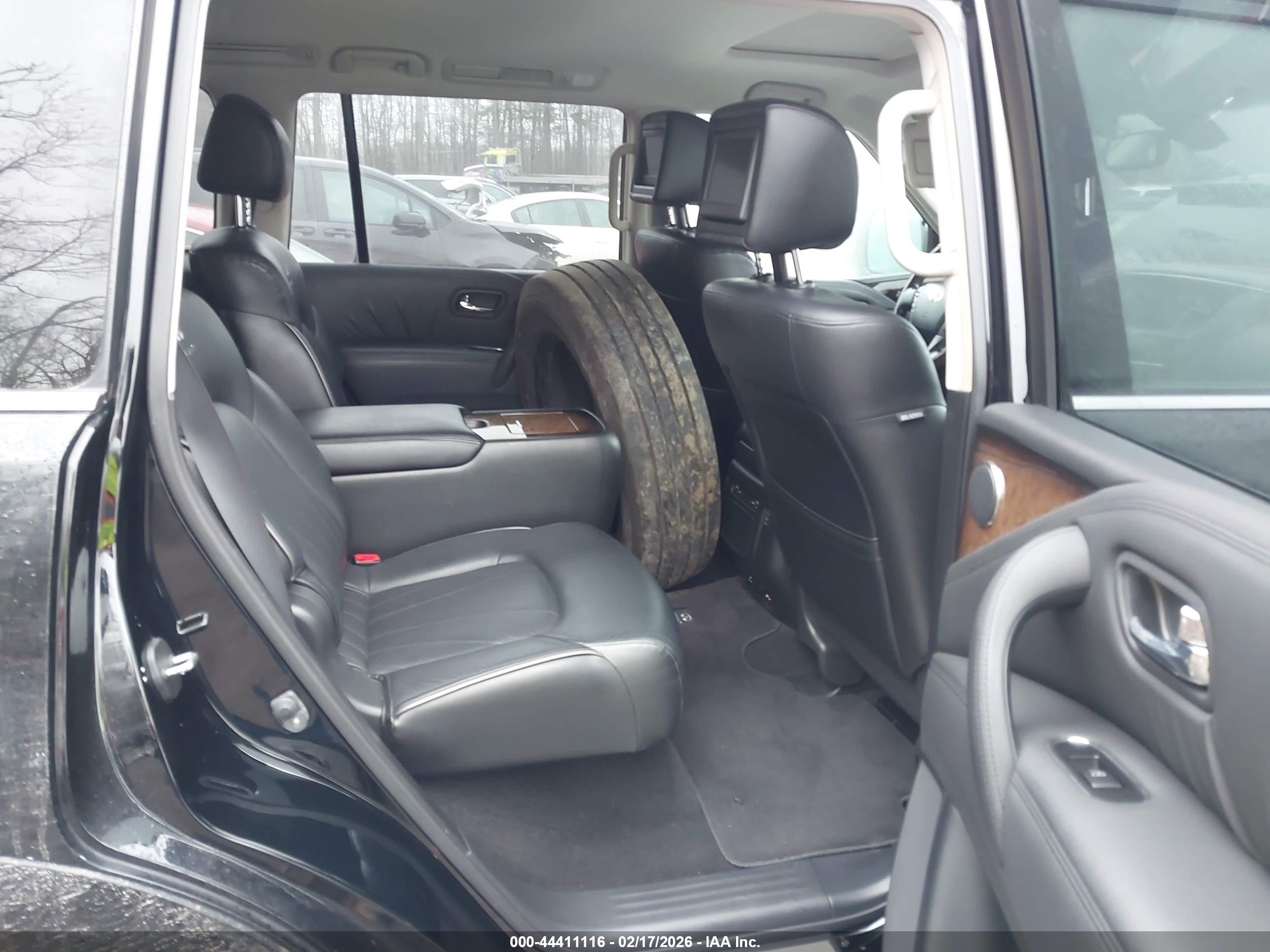 INFINITI QX56 image 8