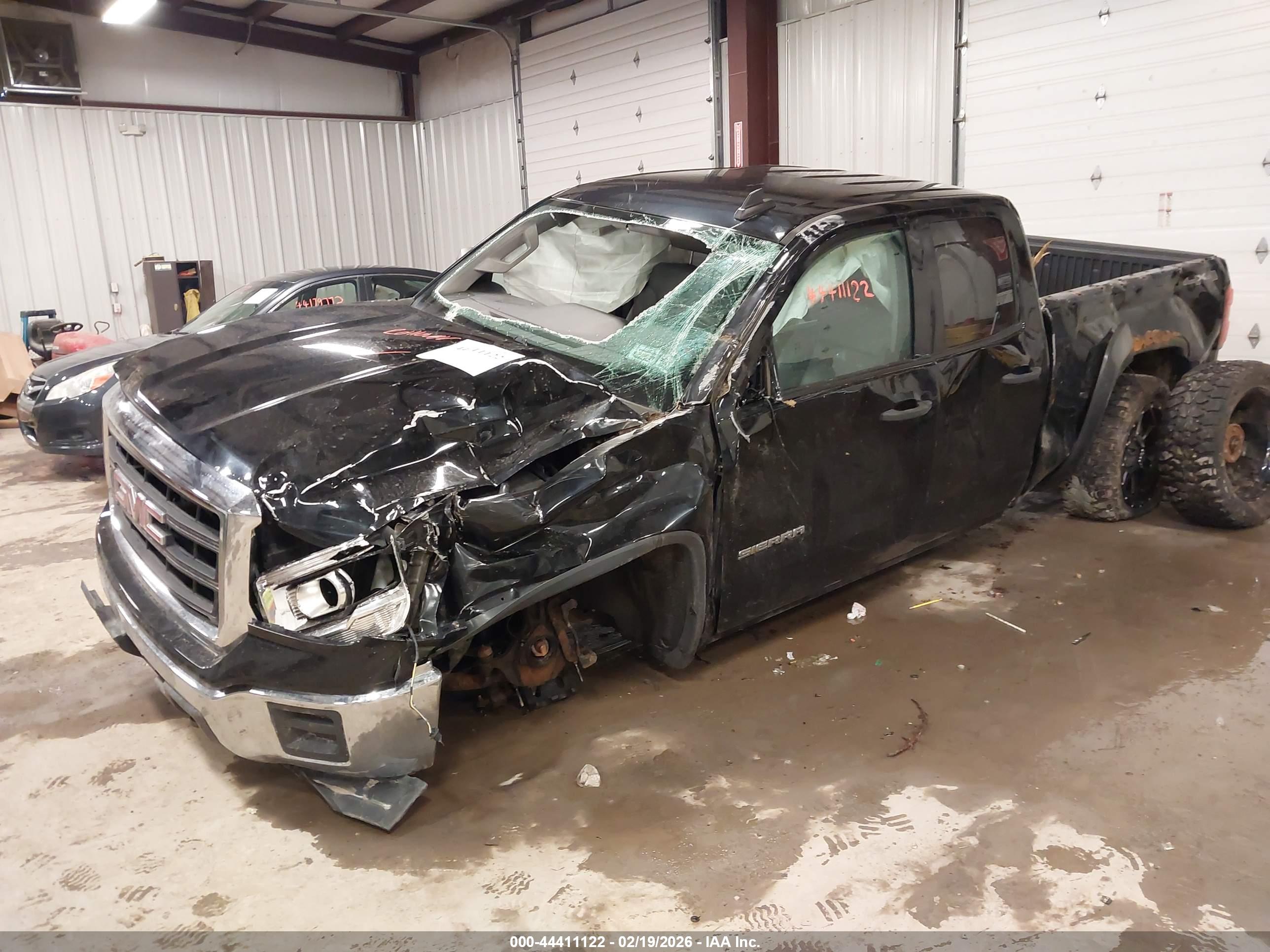 GMC SIERRA image 2