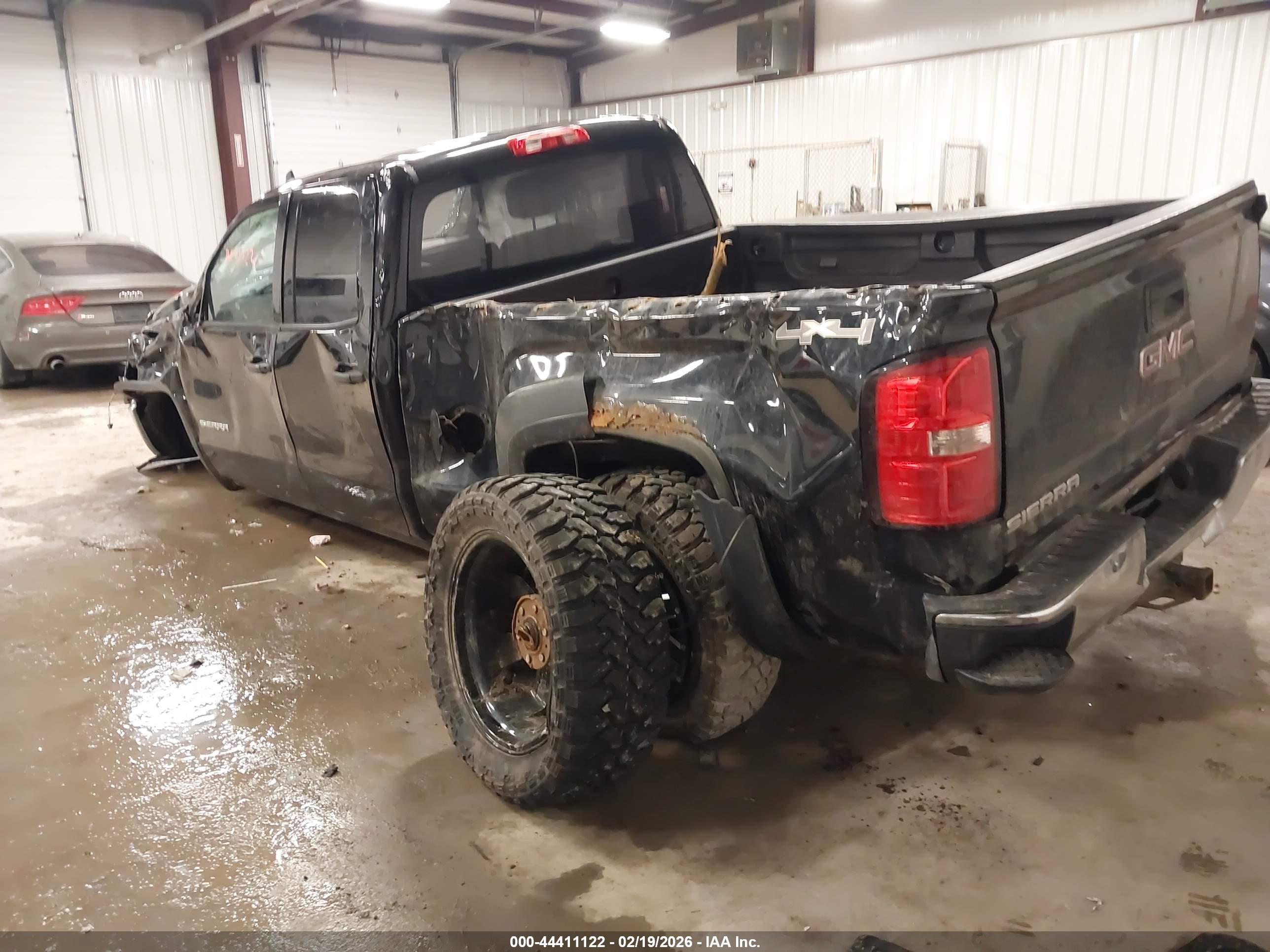 GMC SIERRA image 3