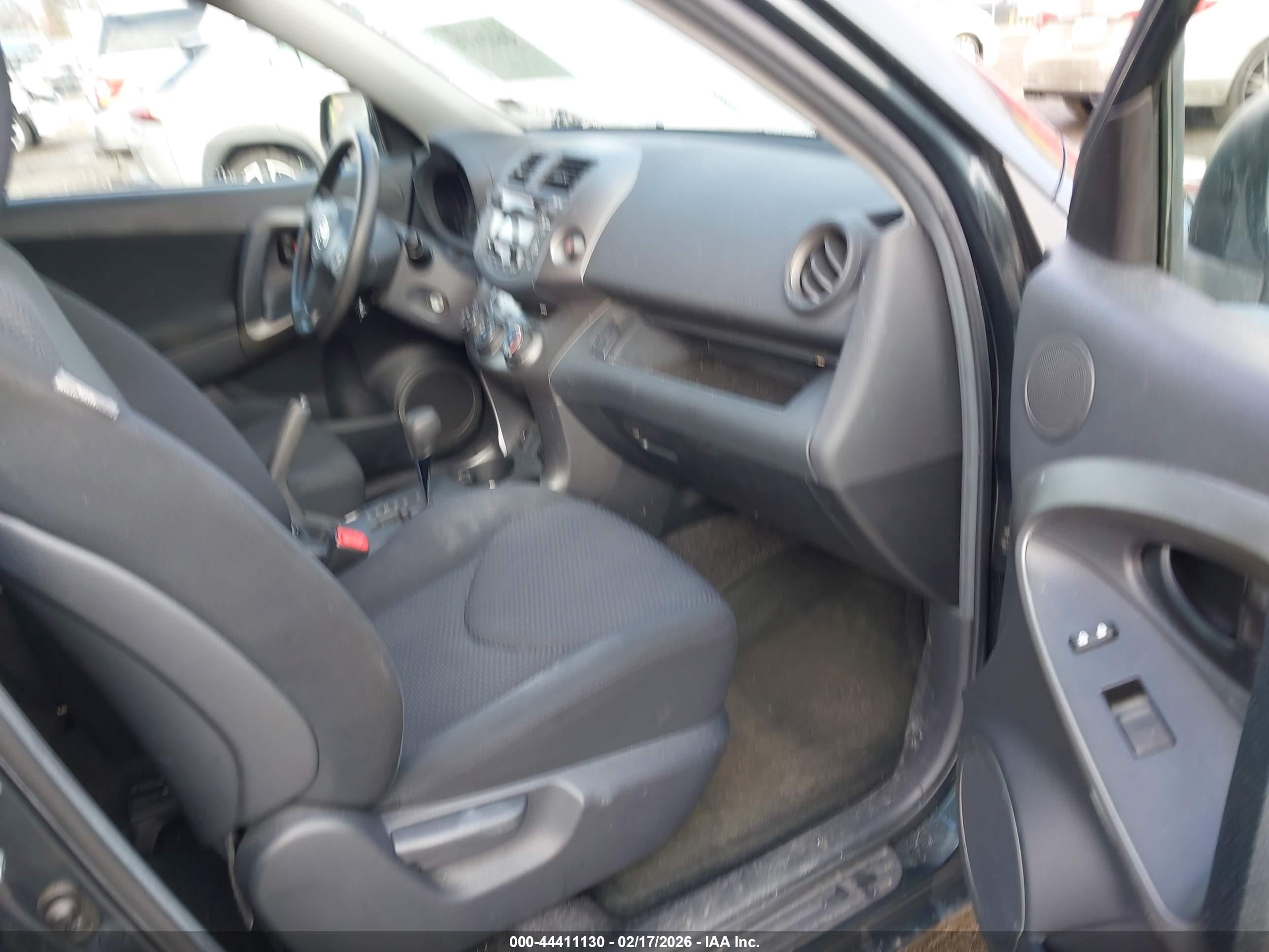TOYOTA RAV4 image 5