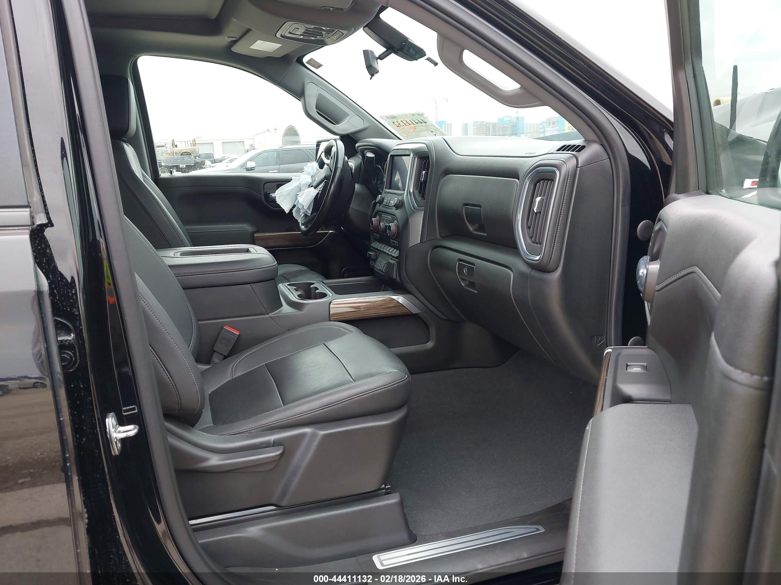 CHEVROLET SILVERADO image 5