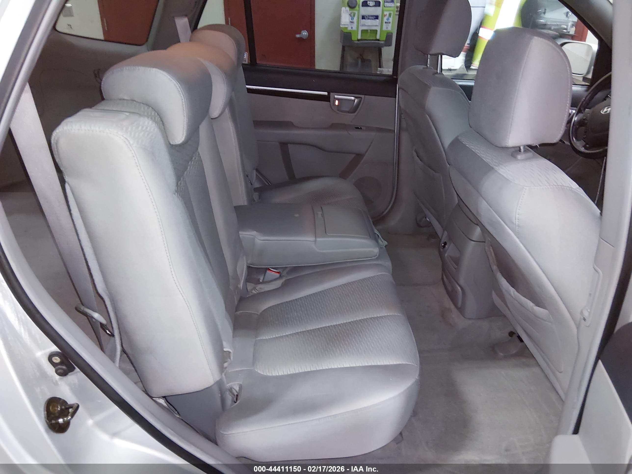 HYUNDAI SANTA image 8