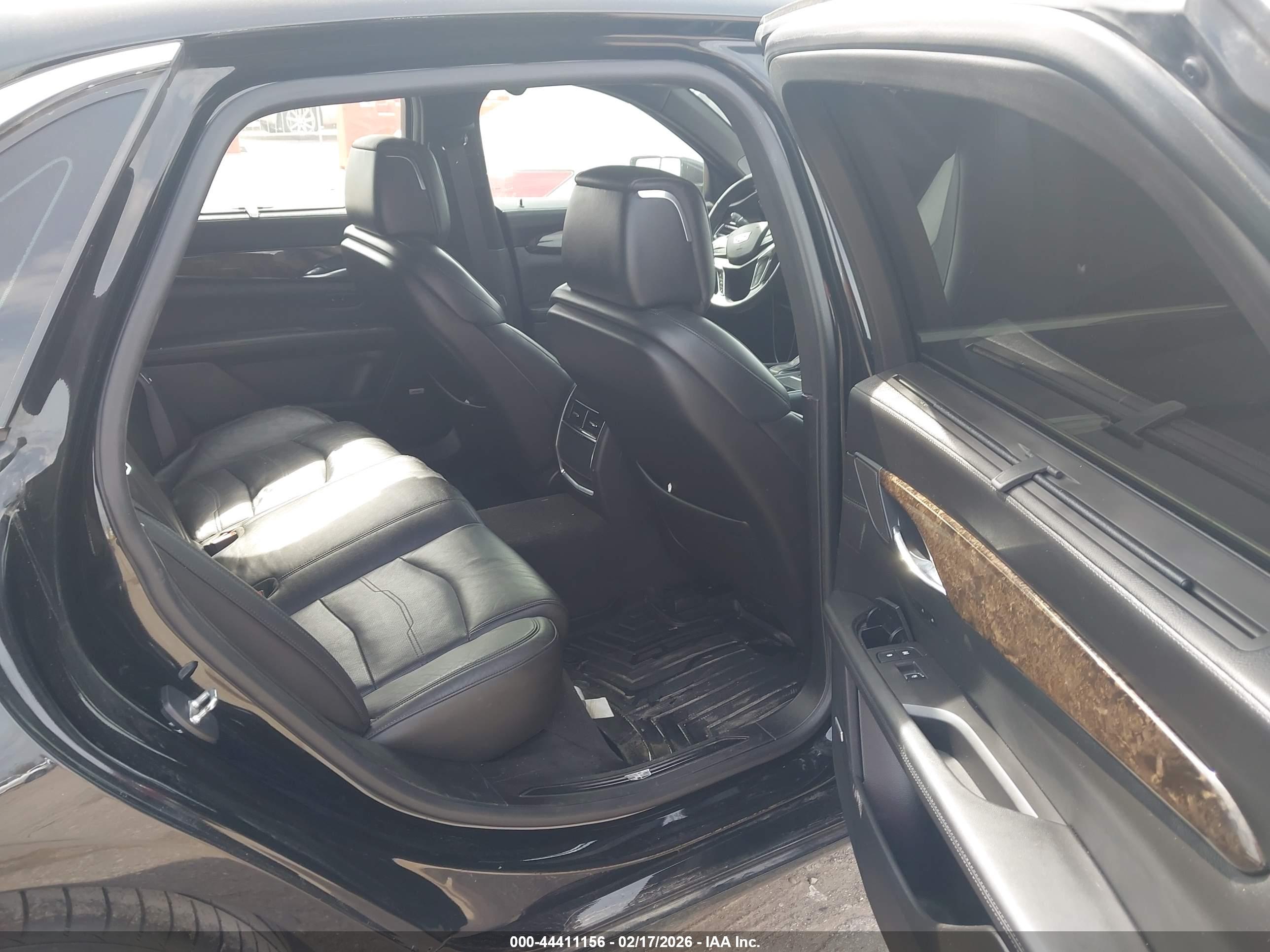 CADILLAC CT6 image 8