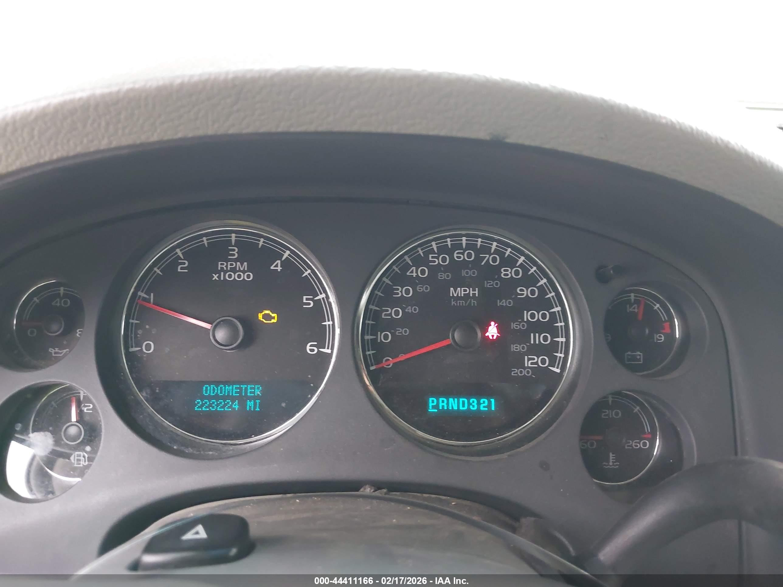 CHEVROLET SUBURBAN image 7