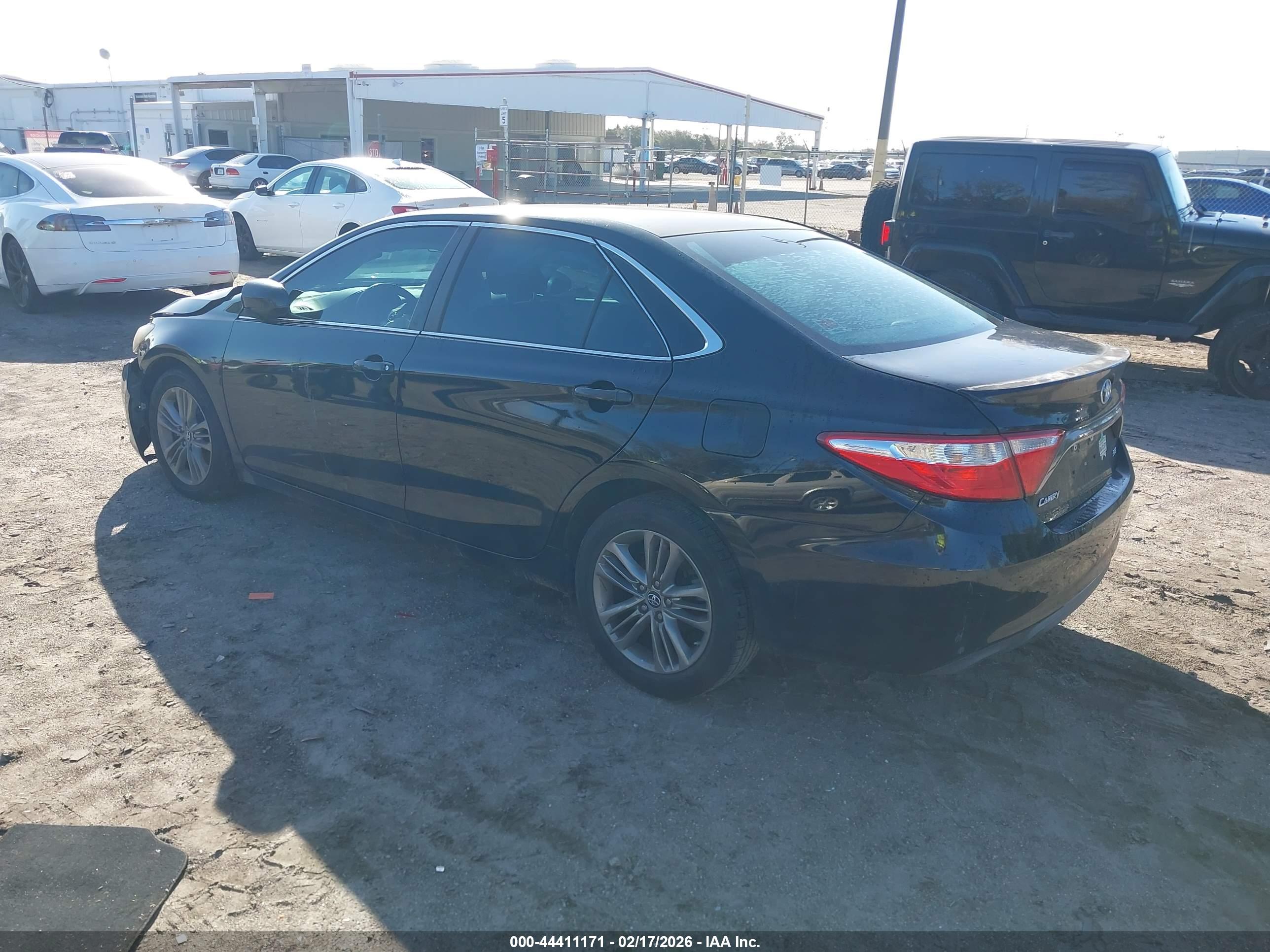 TOYOTA CAMRY image 3