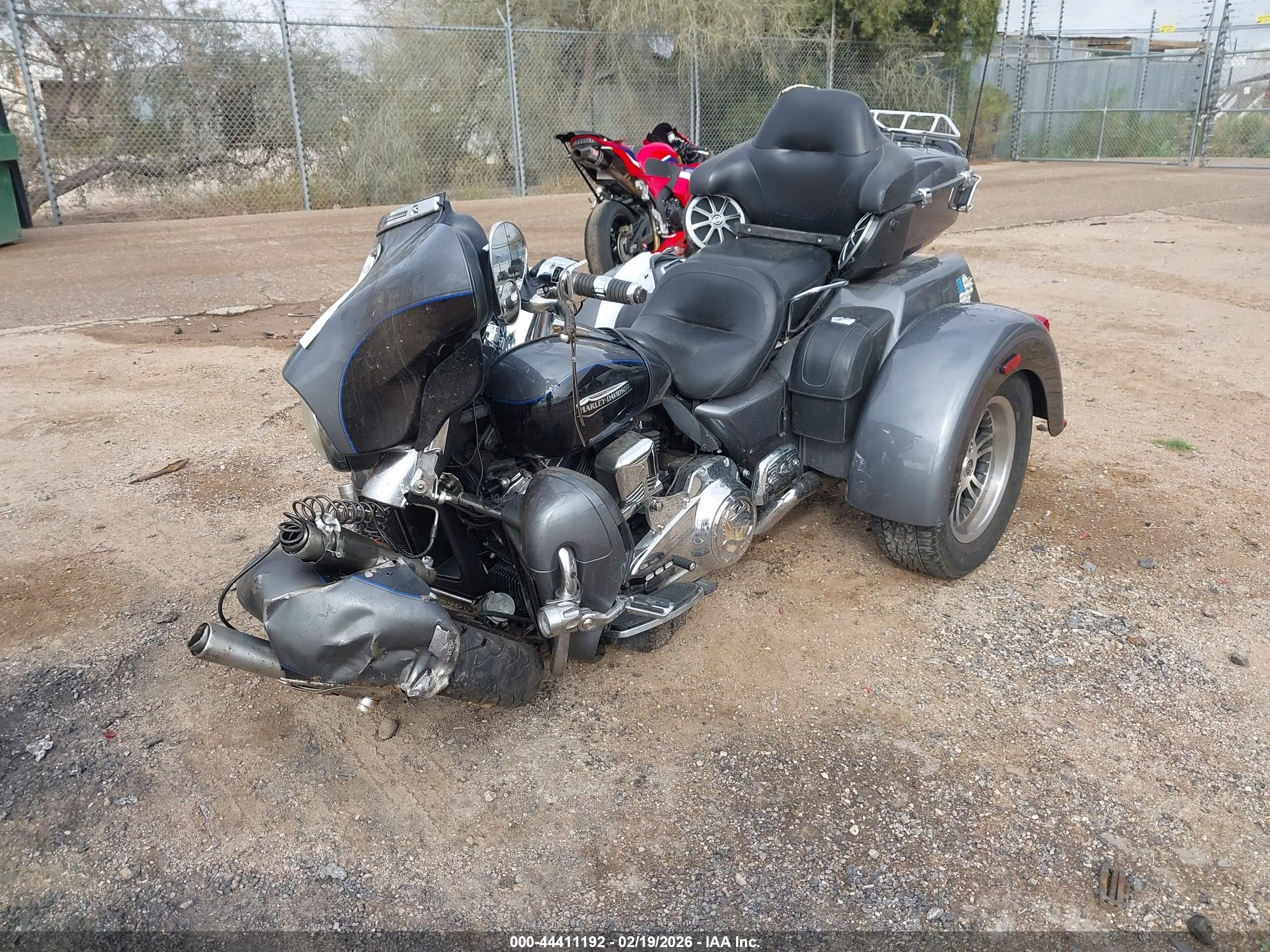 HARLEY-DAVIDSON FLHTCUTG image 2