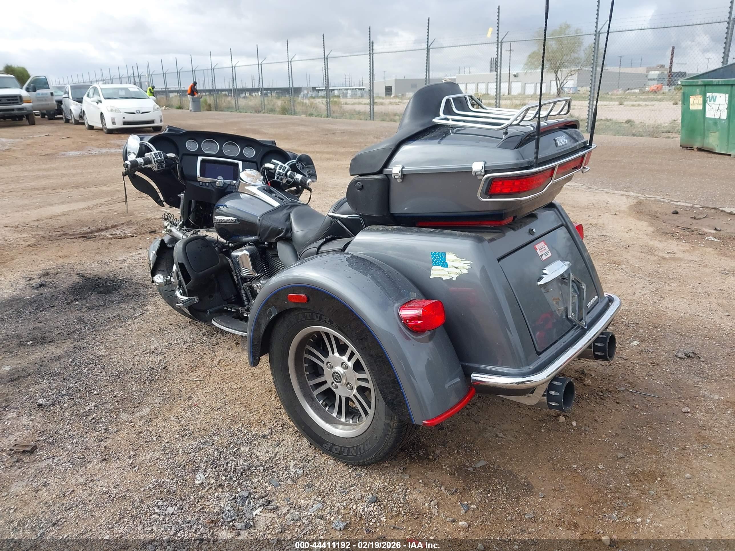 HARLEY-DAVIDSON FLHTCUTG image 3