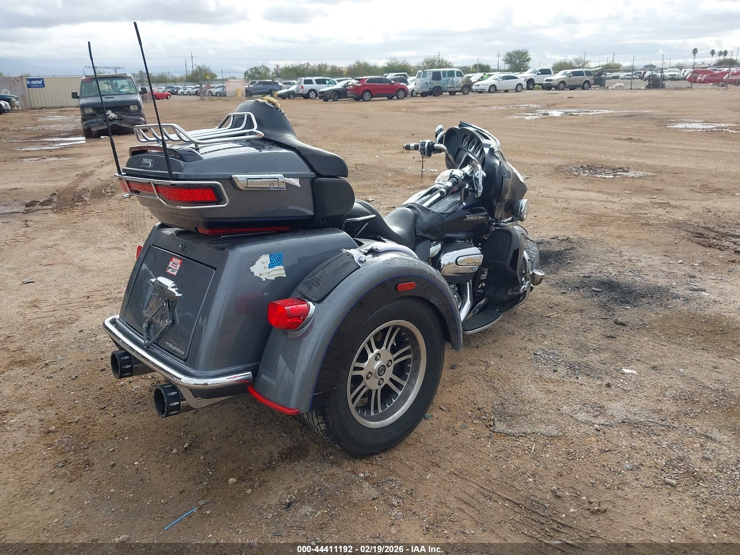 HARLEY-DAVIDSON FLHTCUTG image 4