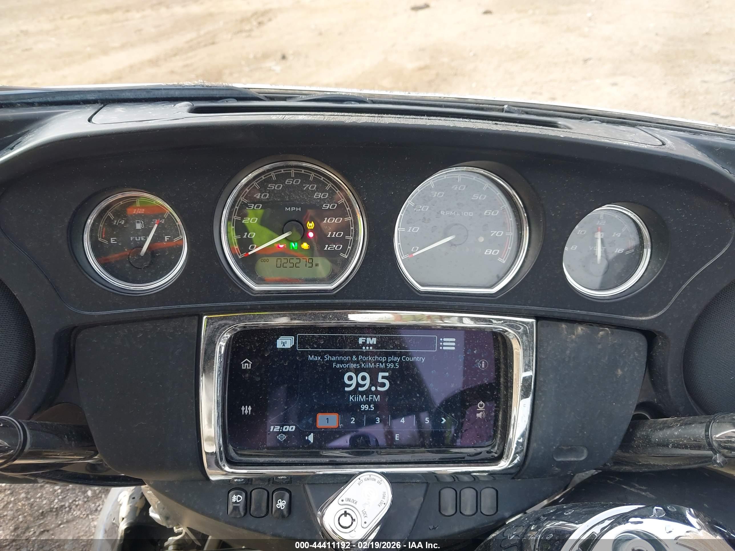 HARLEY-DAVIDSON FLHTCUTG image 7