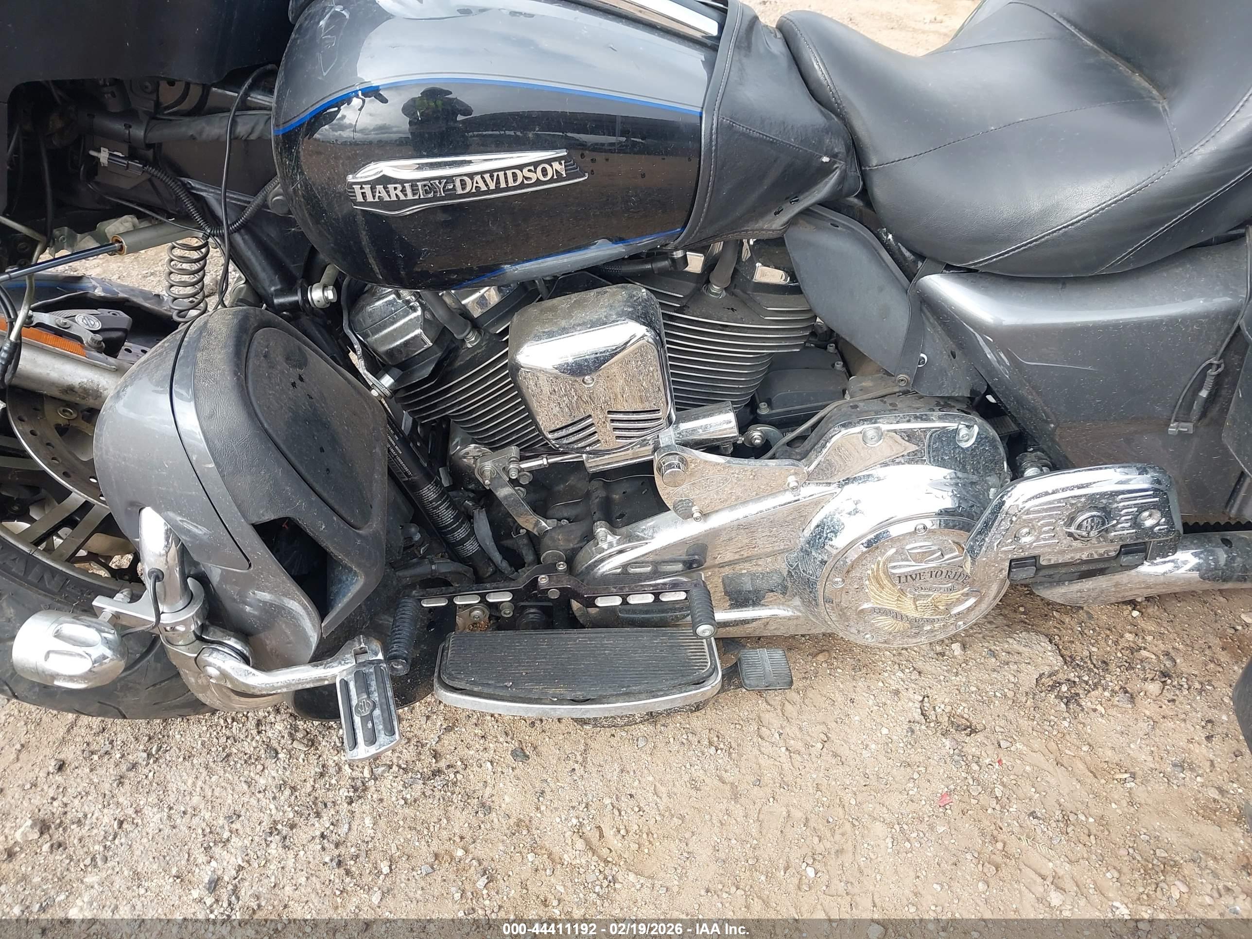 HARLEY-DAVIDSON FLHTCUTG image 9