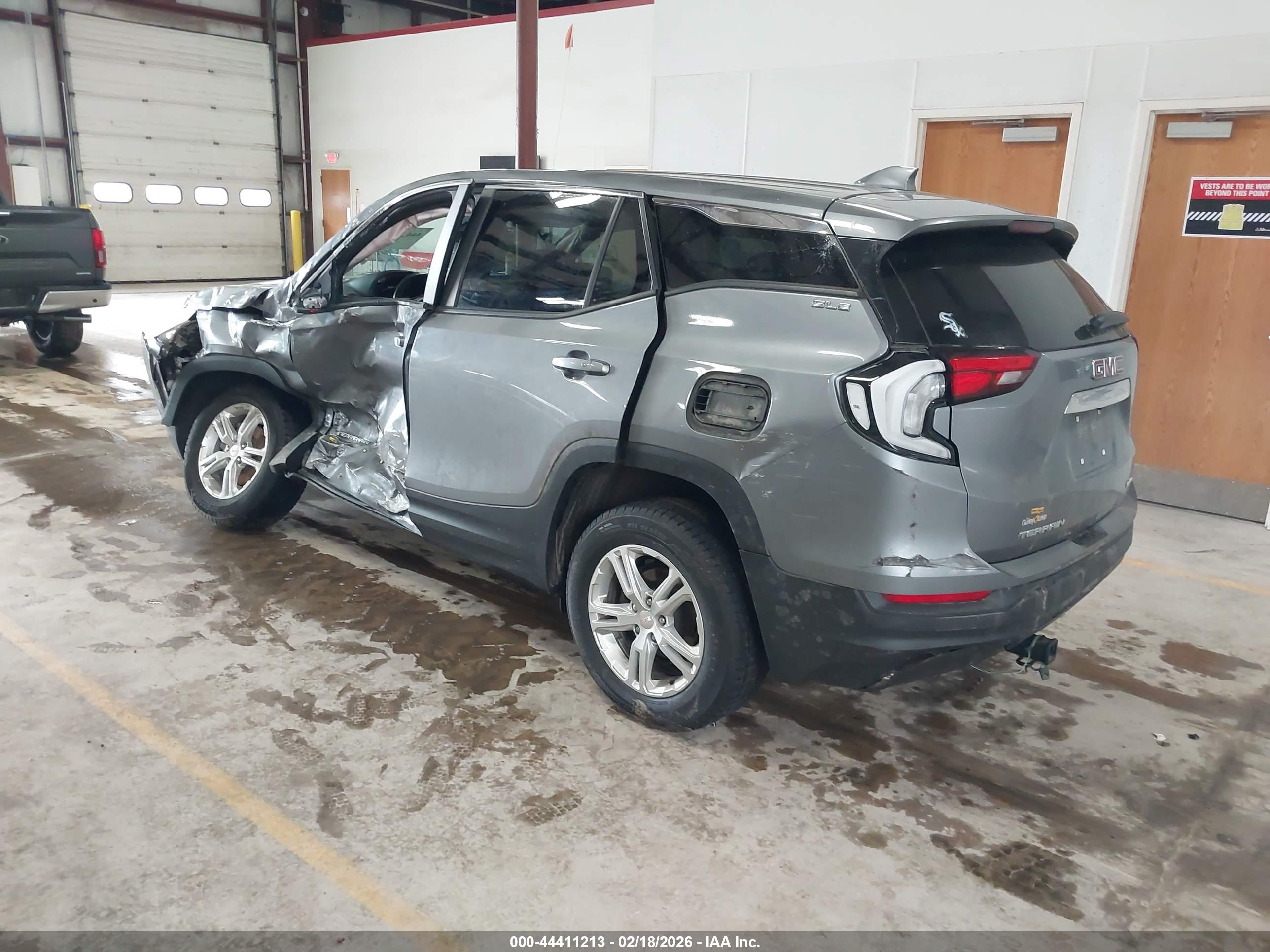 GMC TERRAIN image 3