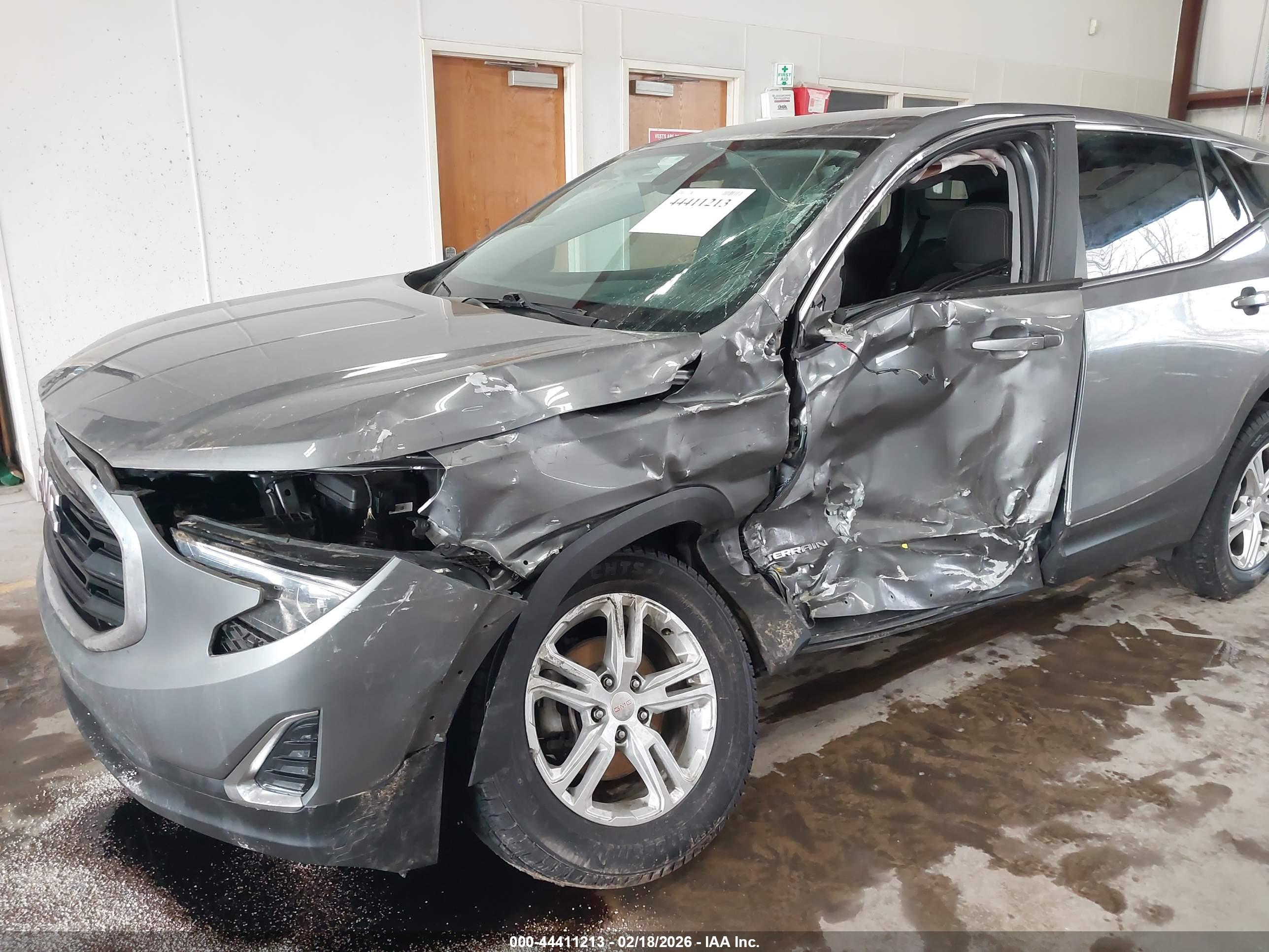 GMC TERRAIN image 6