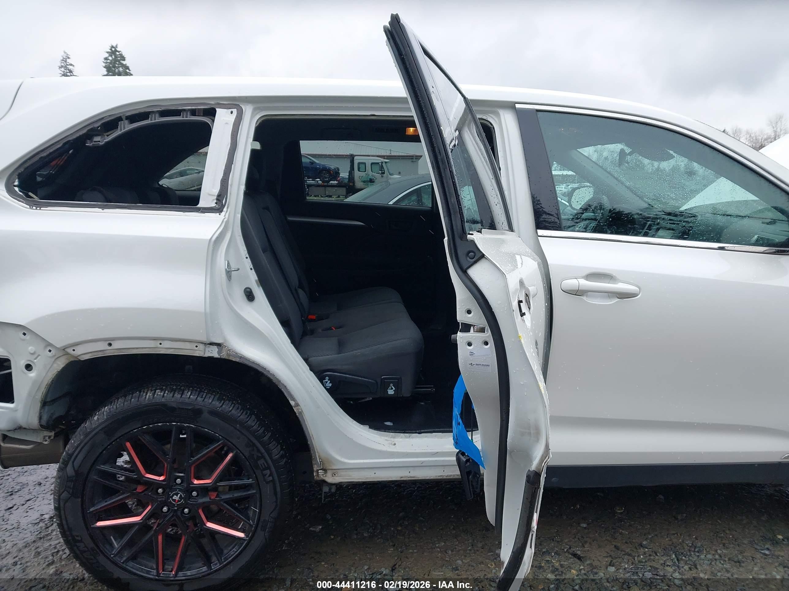 TOYOTA HIGHLANDER image 8