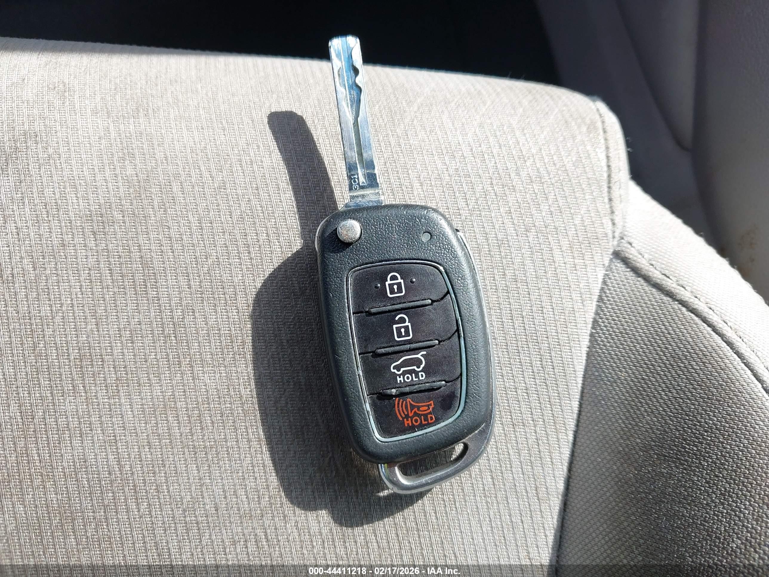 HYUNDAI TUCSON image 11