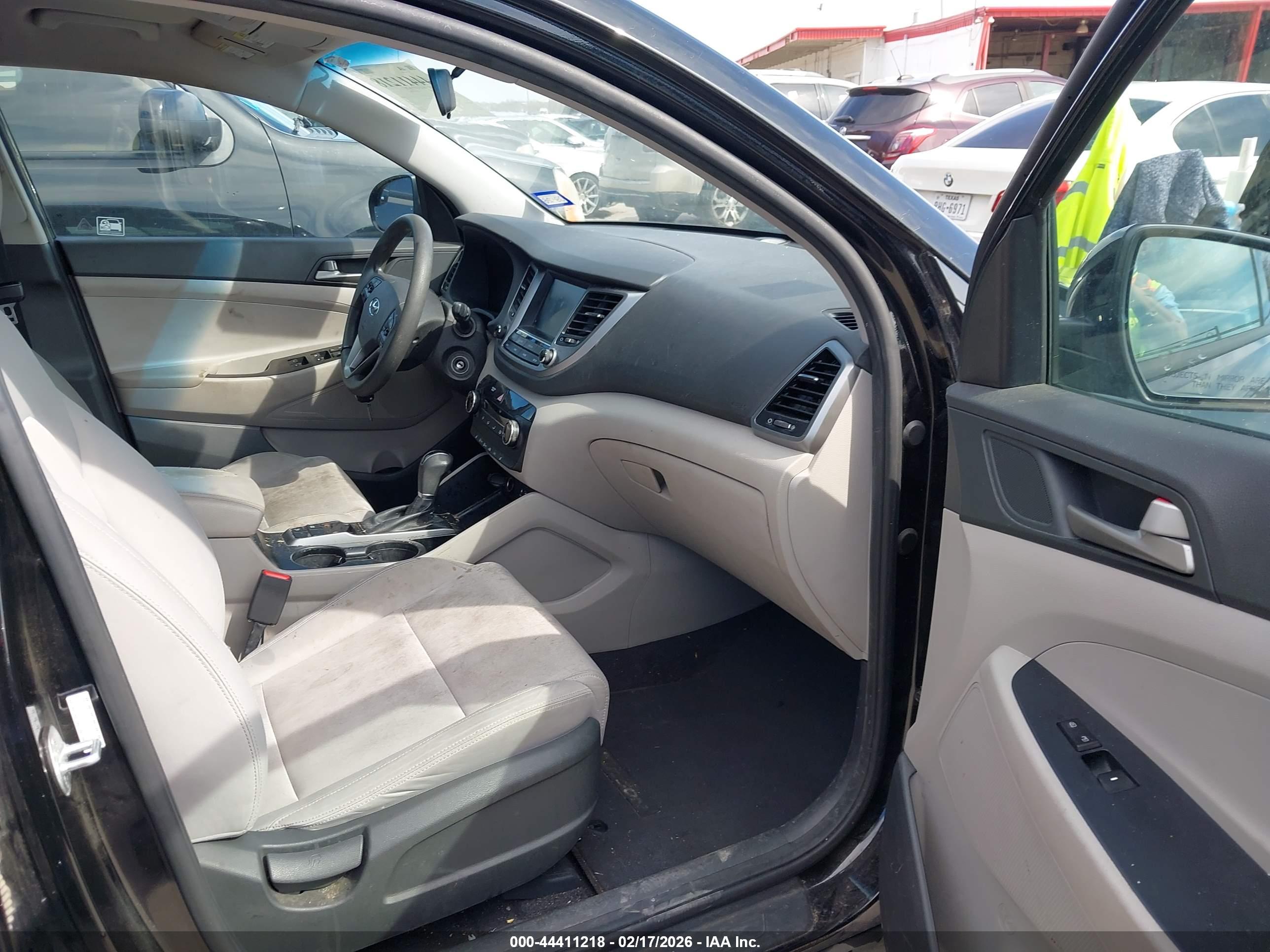 HYUNDAI TUCSON image 5