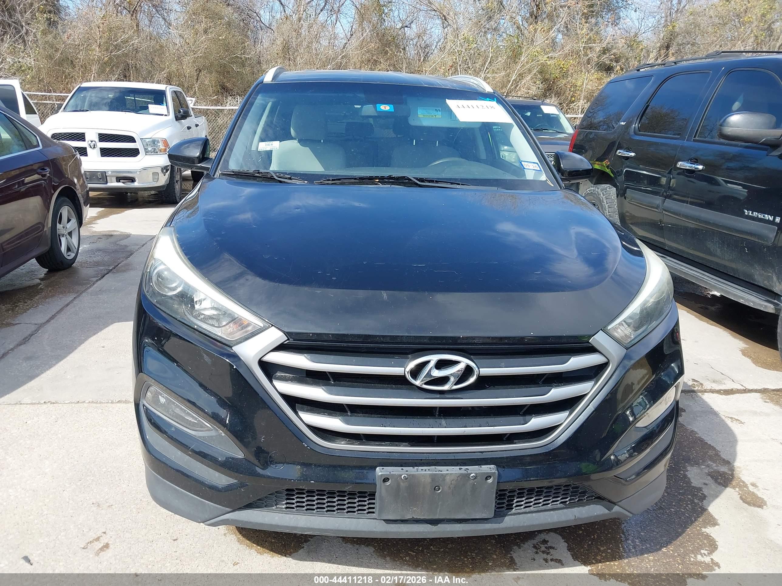 HYUNDAI TUCSON image 6