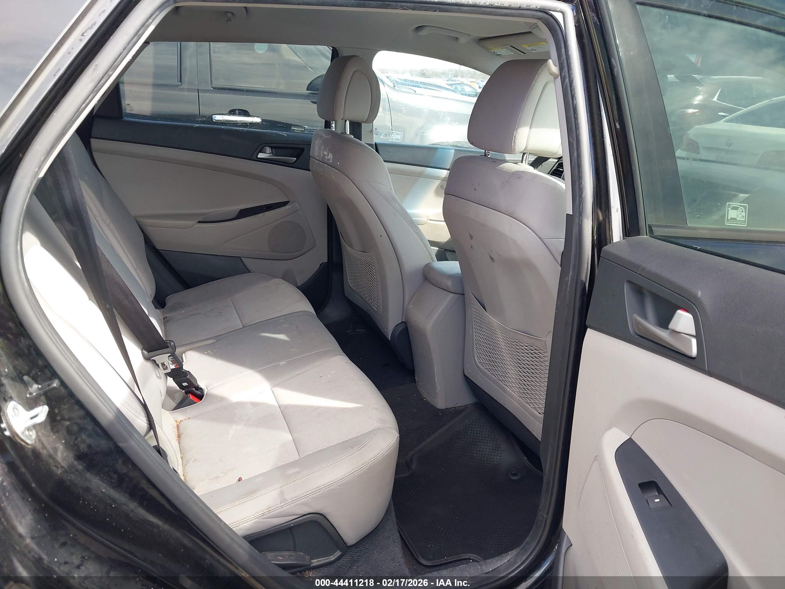 HYUNDAI TUCSON image 8