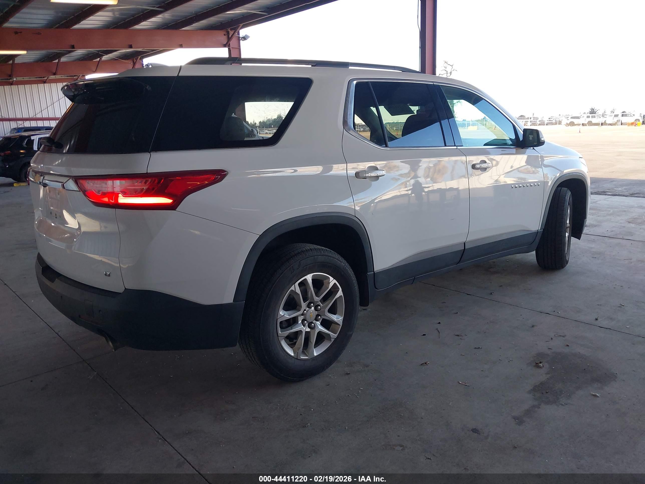 CHEVROLET TRAVERSE image 4