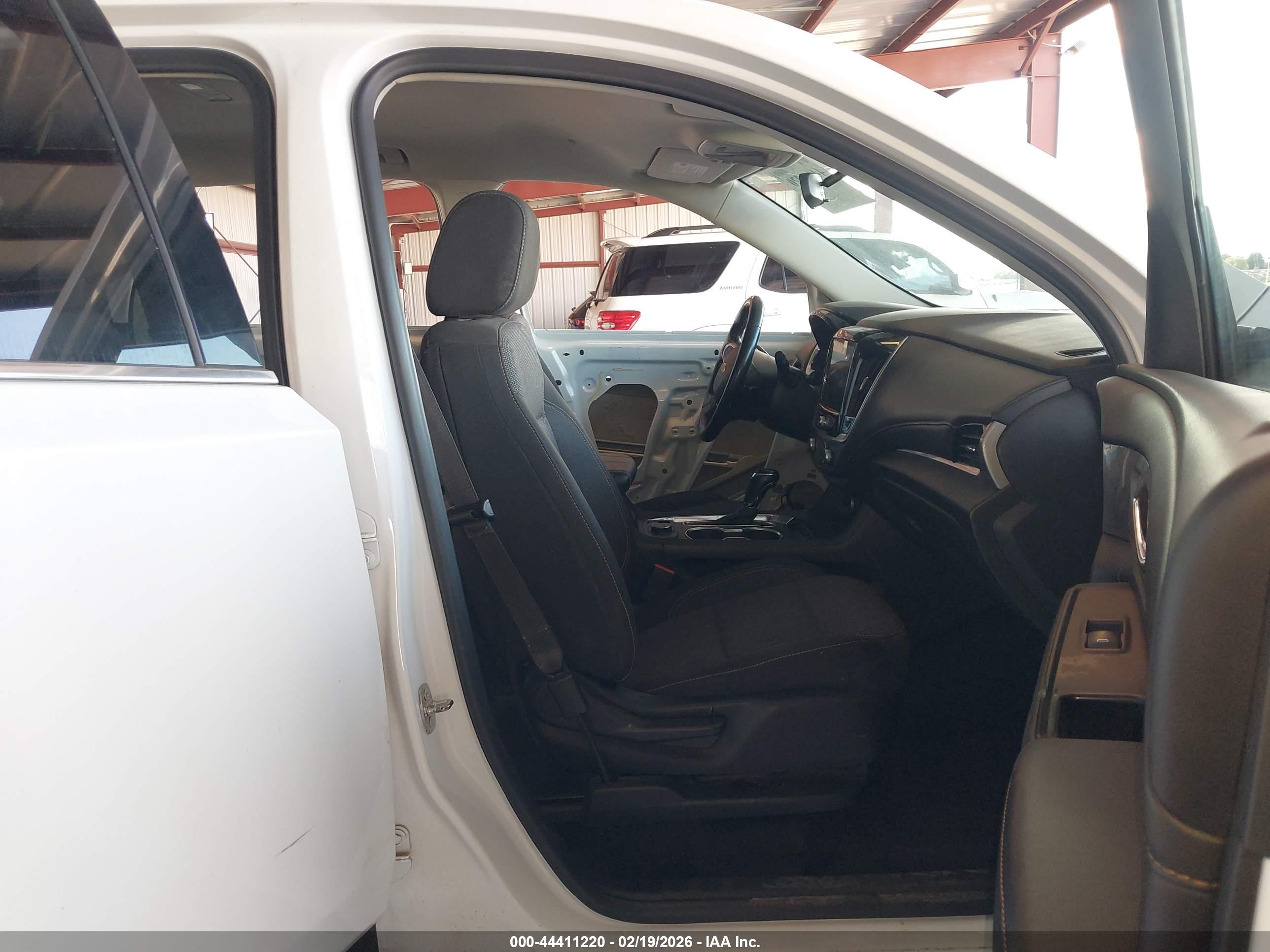 CHEVROLET TRAVERSE image 5