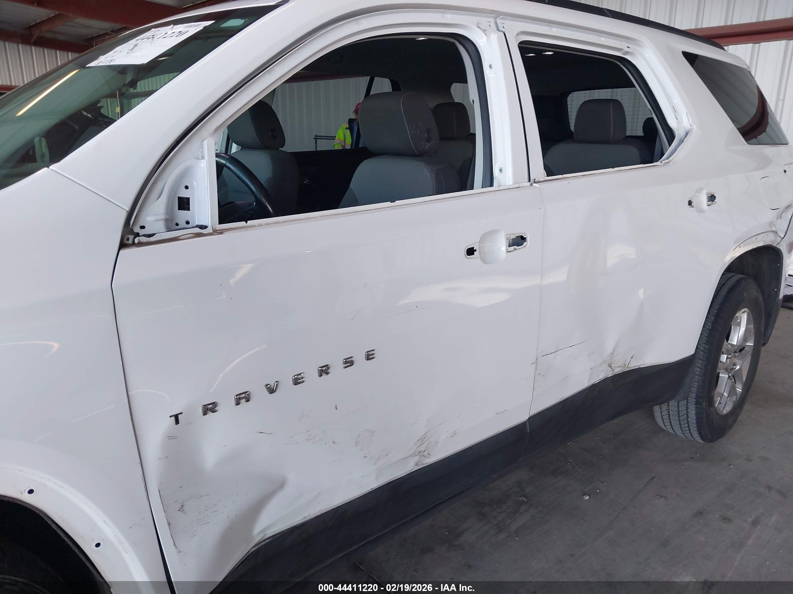 CHEVROLET TRAVERSE image 6