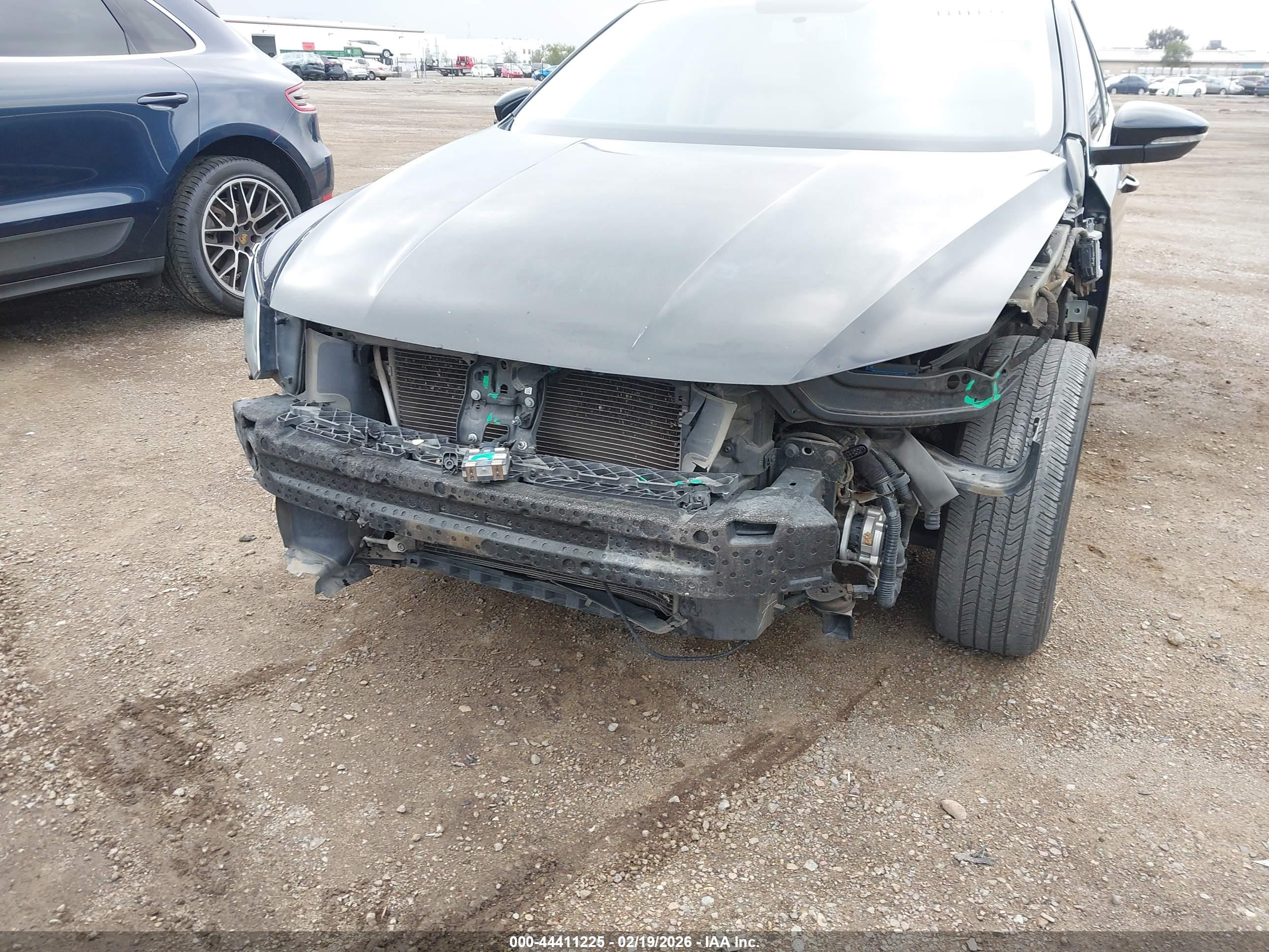 VOLKSWAGEN PASSAT image 6