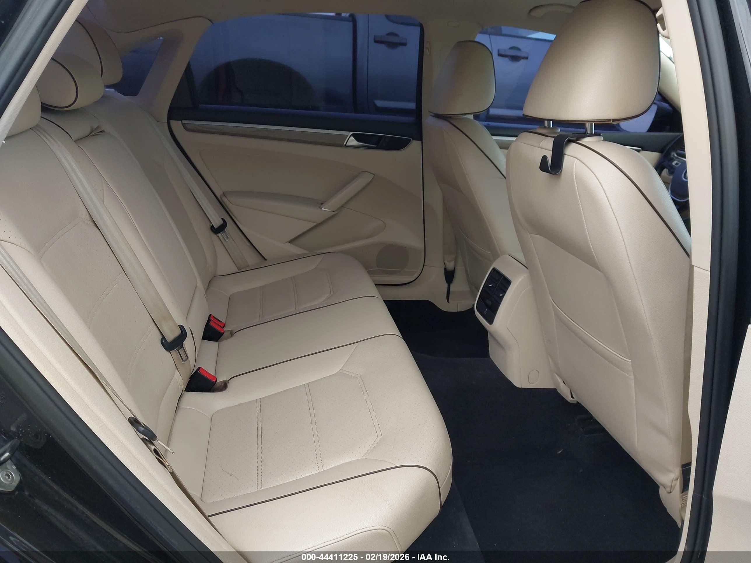 VOLKSWAGEN PASSAT image 8