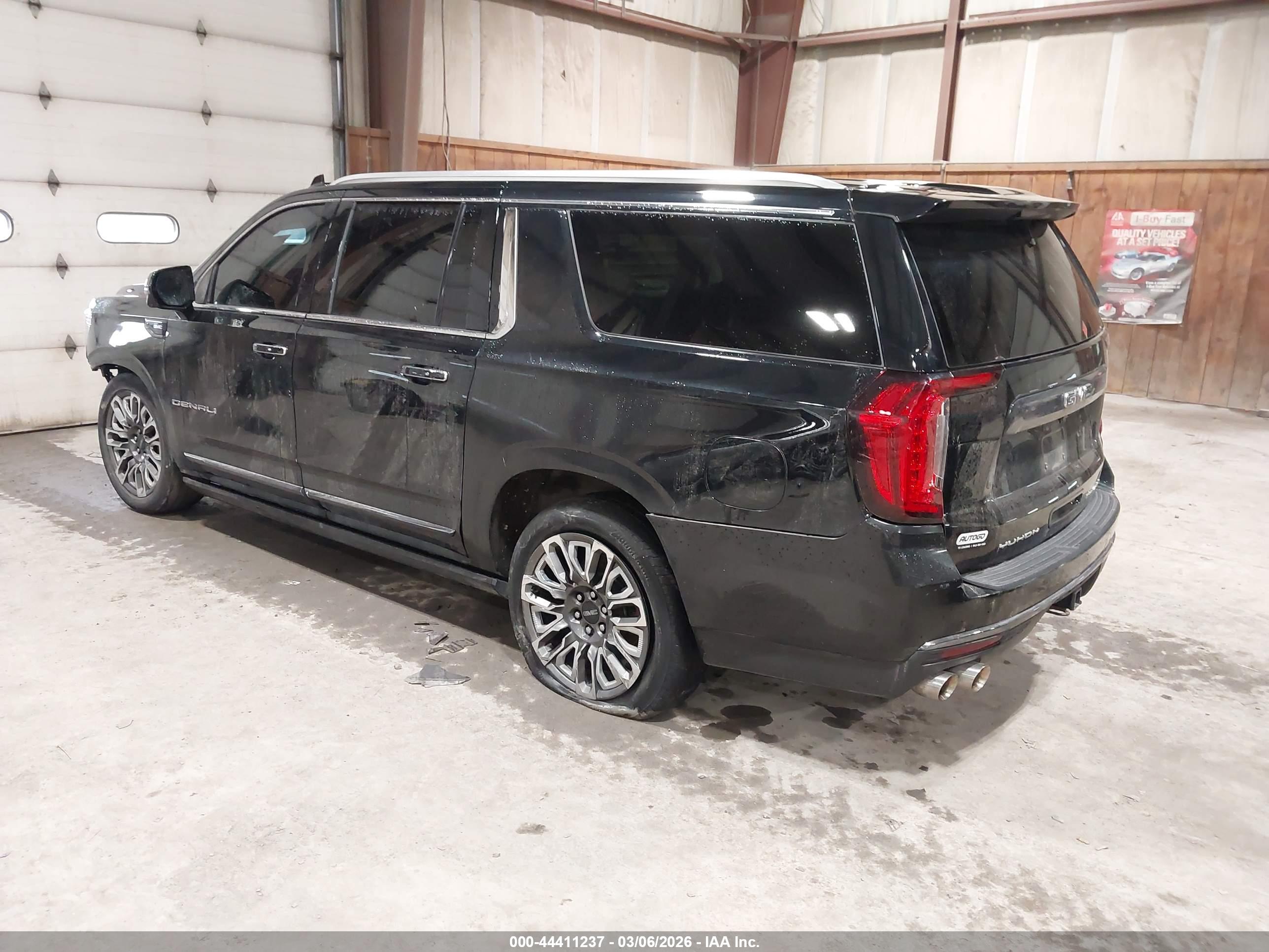 GMC YUKON image 3
