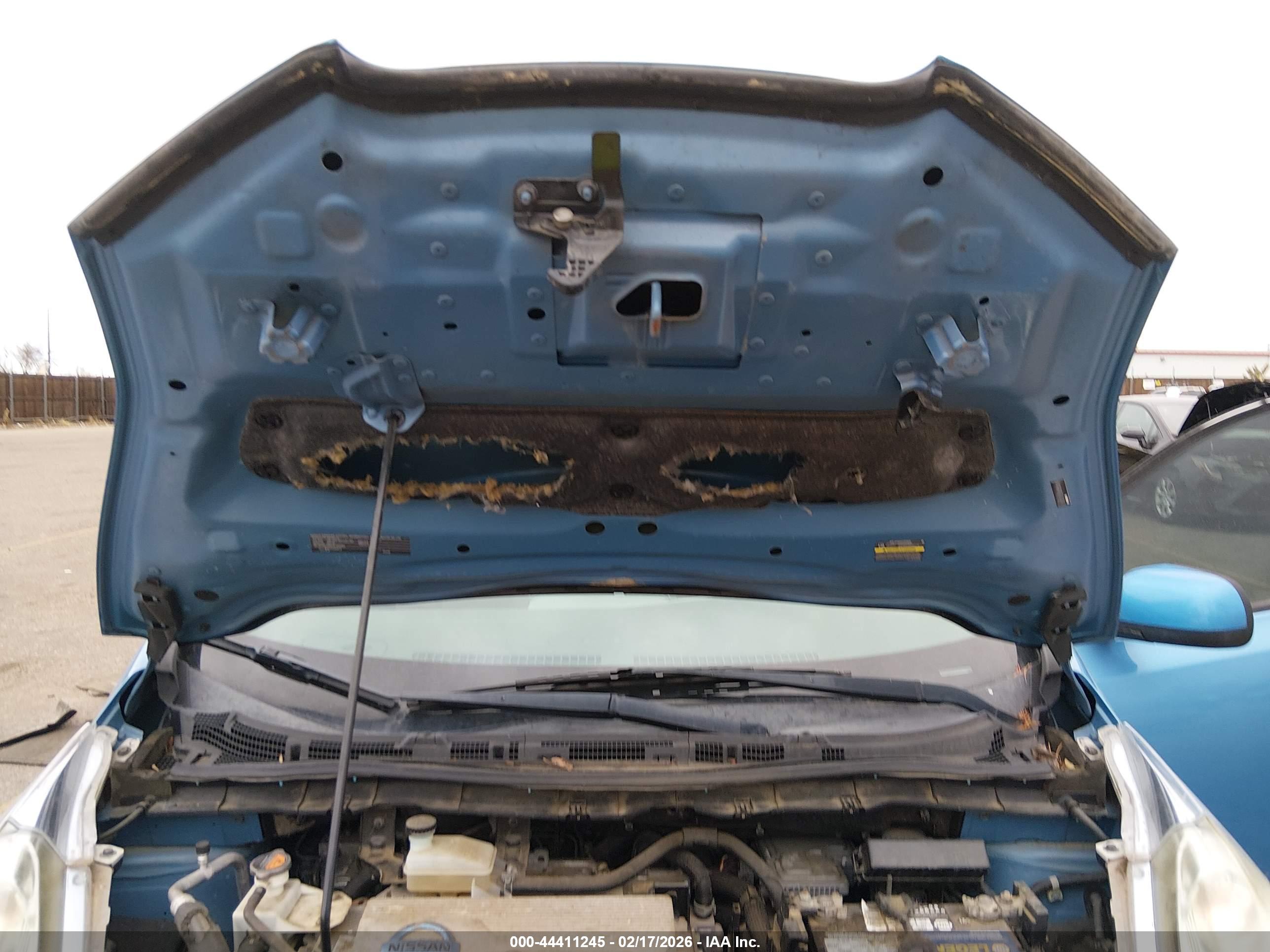 NISSAN LEAF image 10