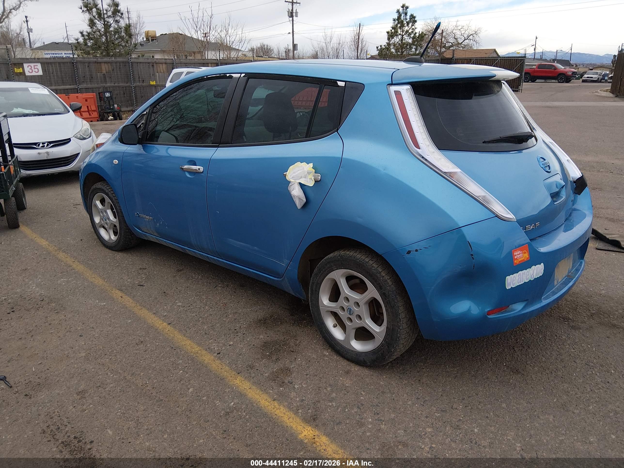 NISSAN LEAF image 3
