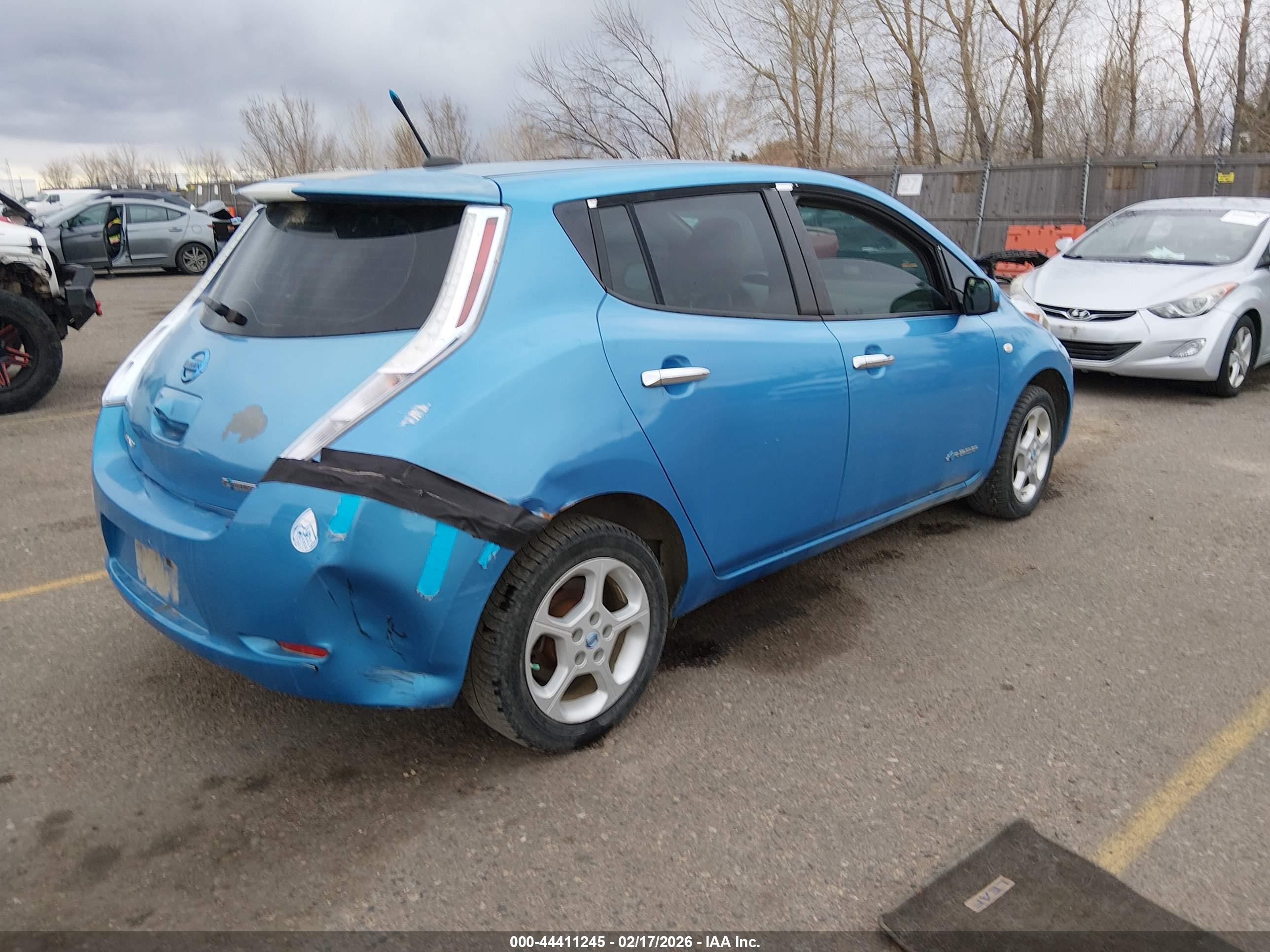 NISSAN LEAF image 4