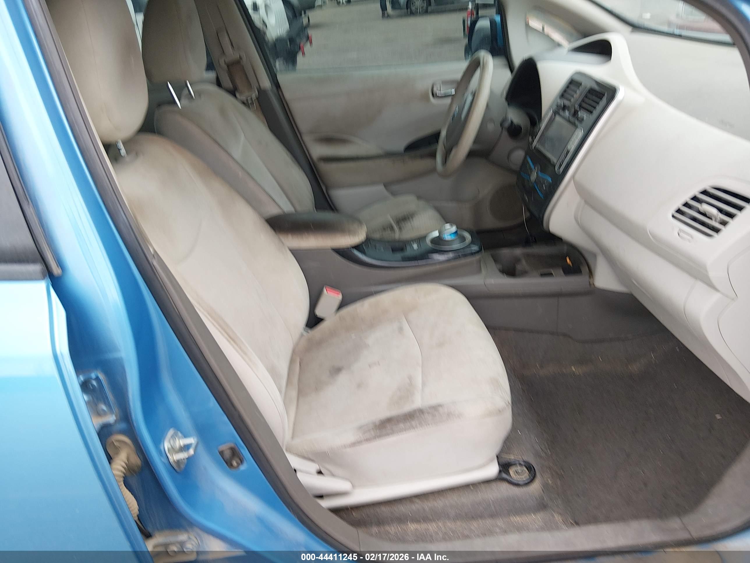 NISSAN LEAF image 5