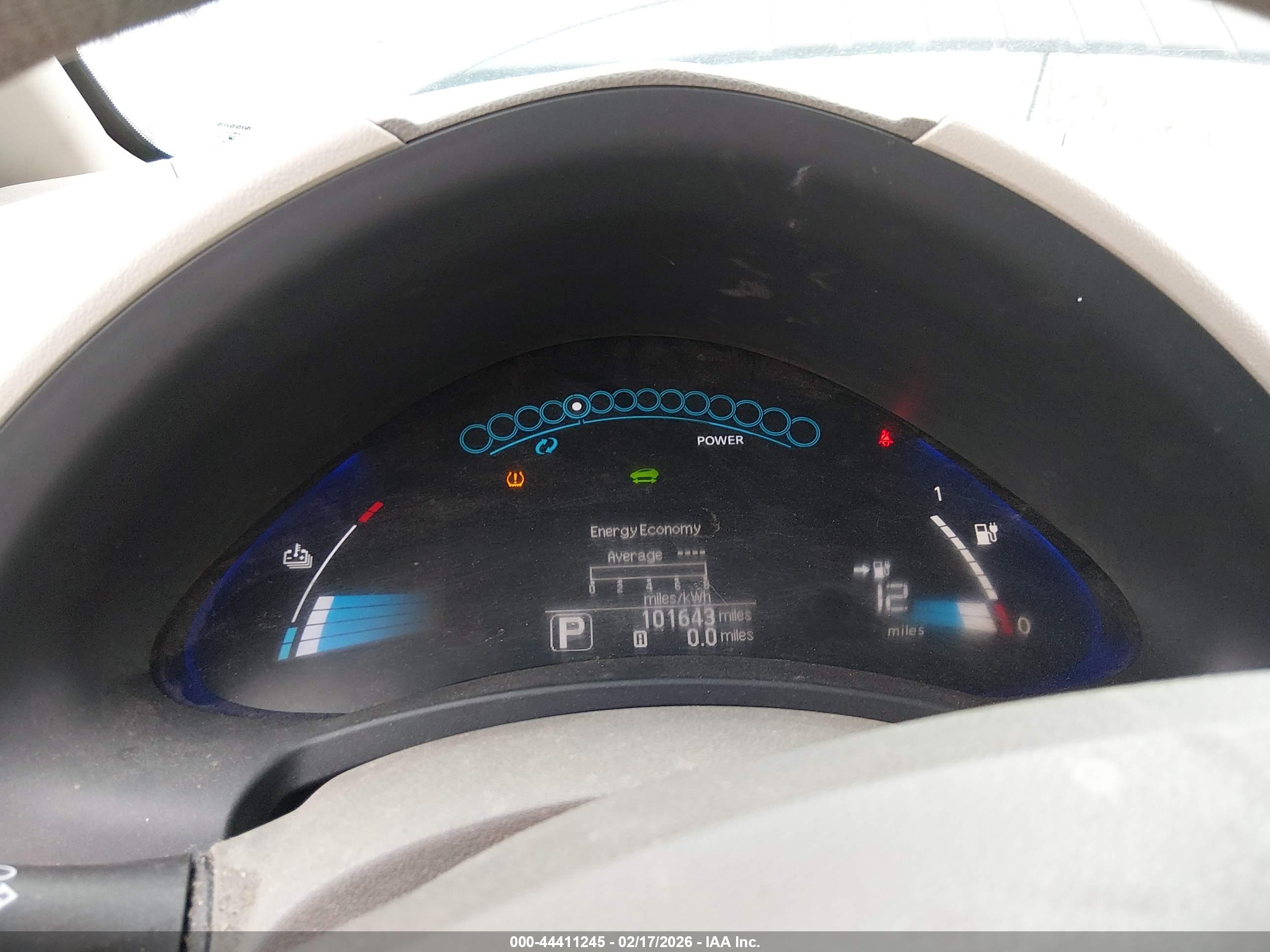 NISSAN LEAF image 7