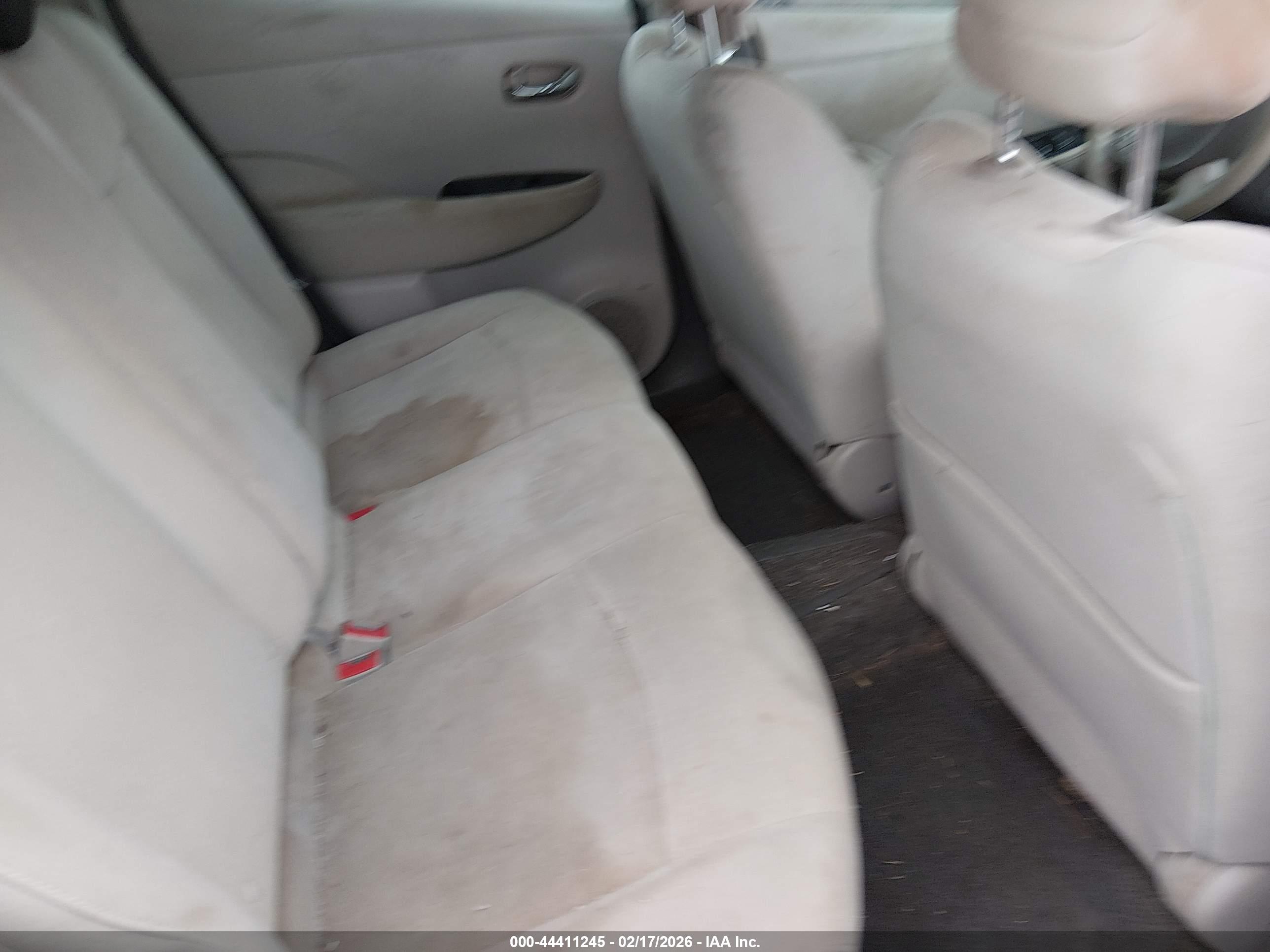 NISSAN LEAF image 8
