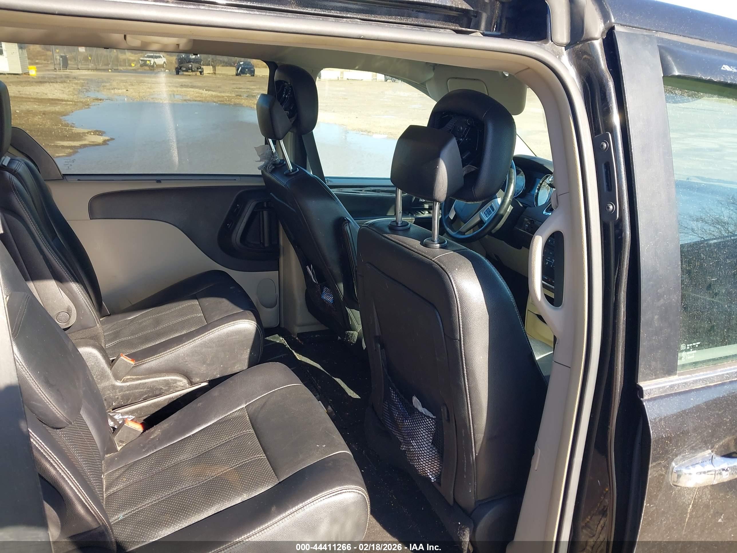 CHRYSLER TOWN image 8