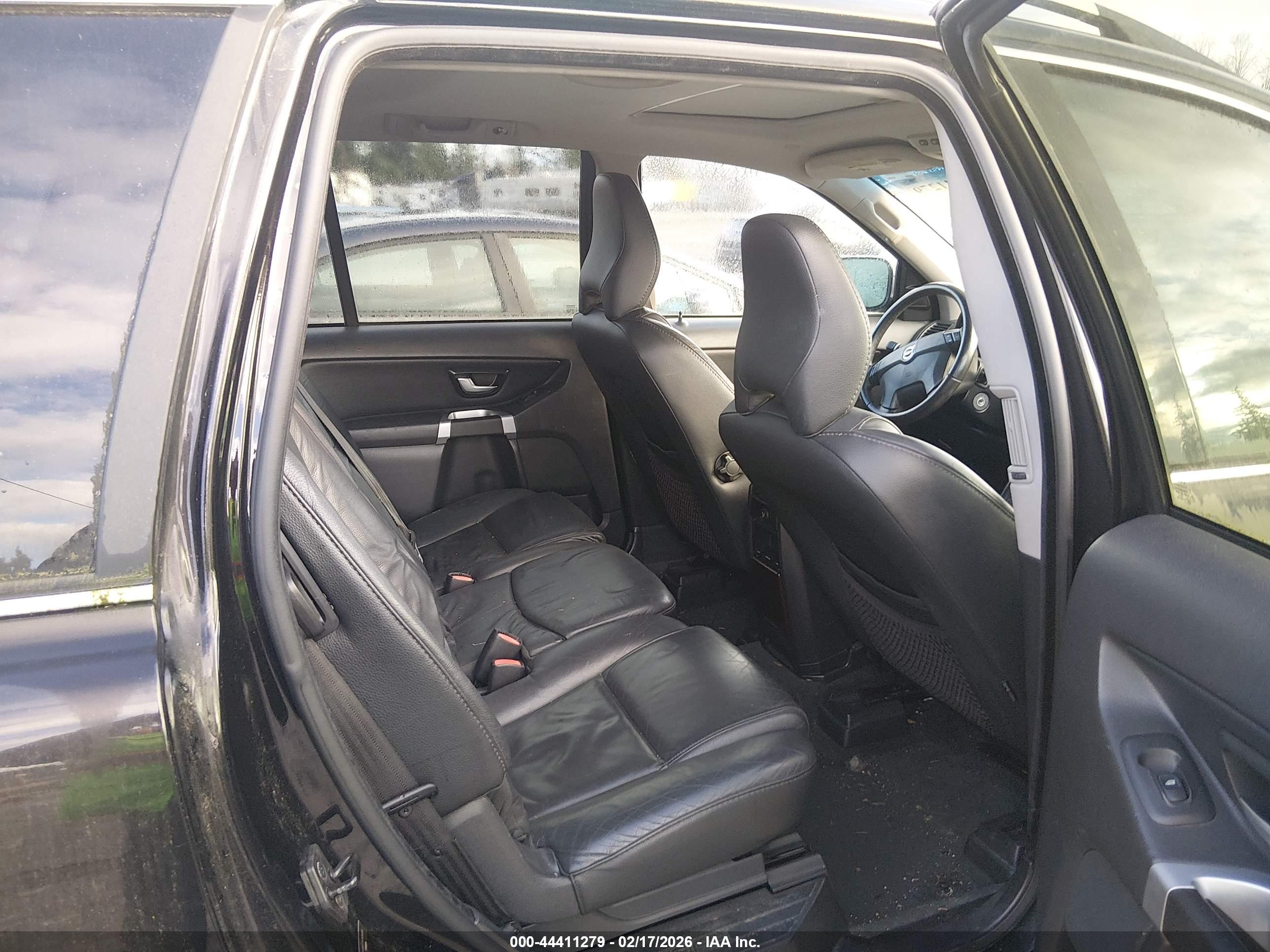 VOLVO XC90 image 8
