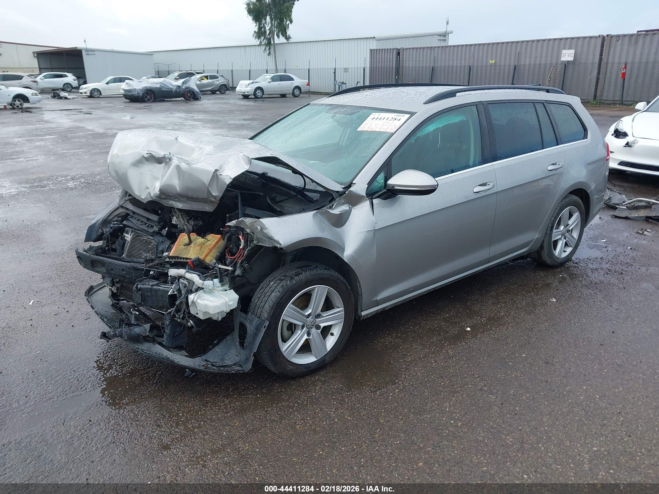 VOLKSWAGEN GOLF image 2