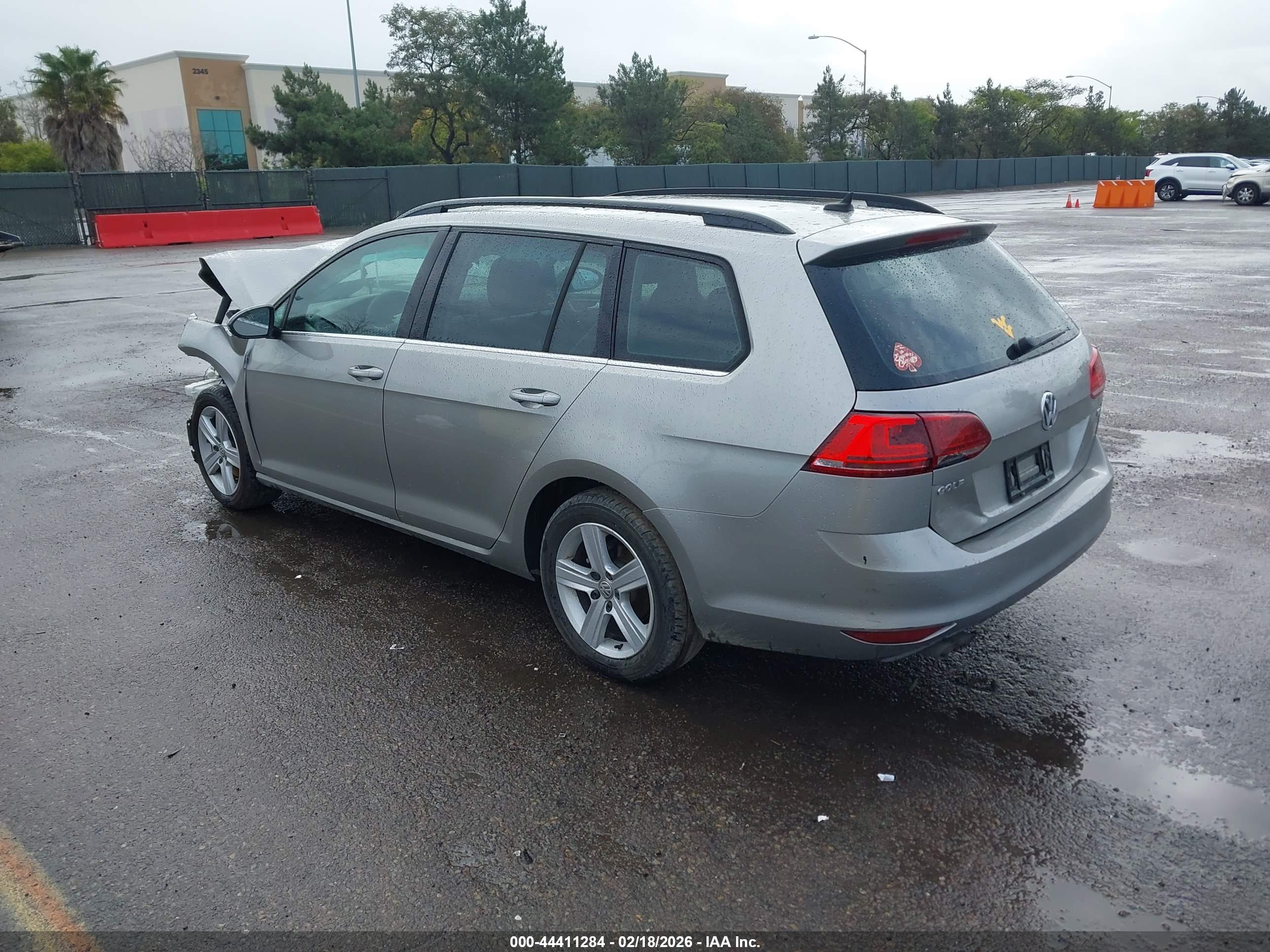 VOLKSWAGEN GOLF image 3