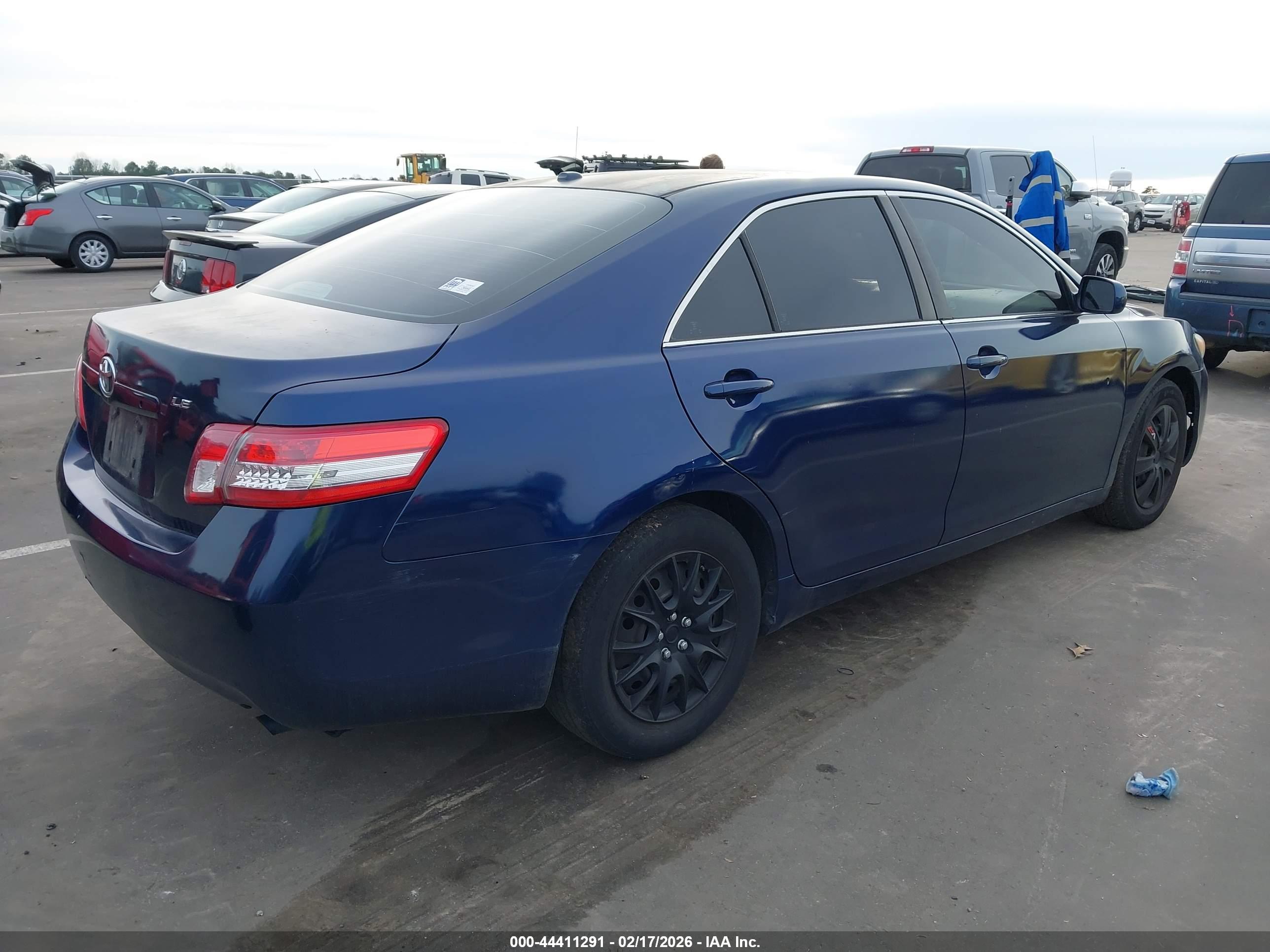 TOYOTA CAMRY image 4