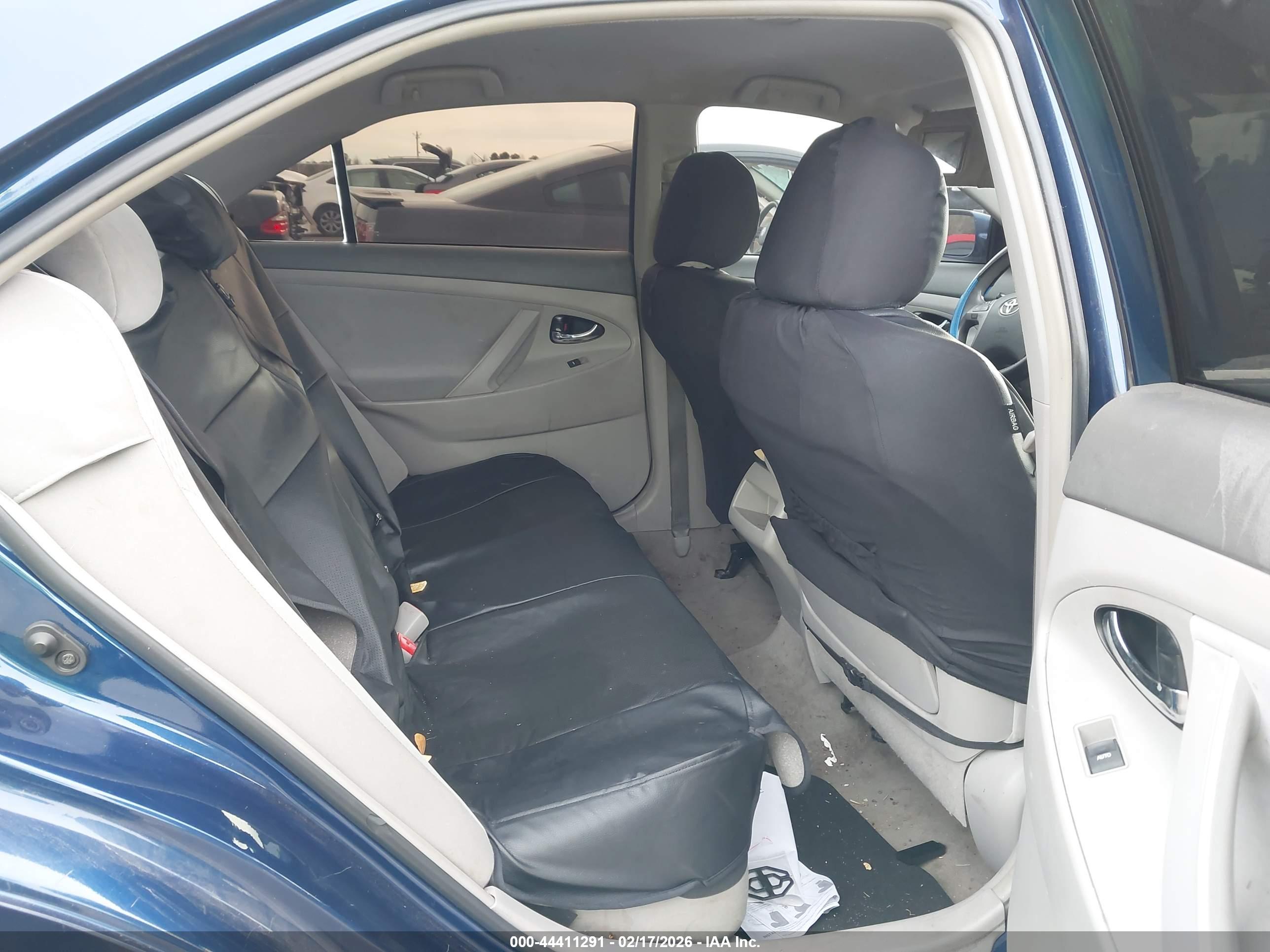 TOYOTA CAMRY image 8