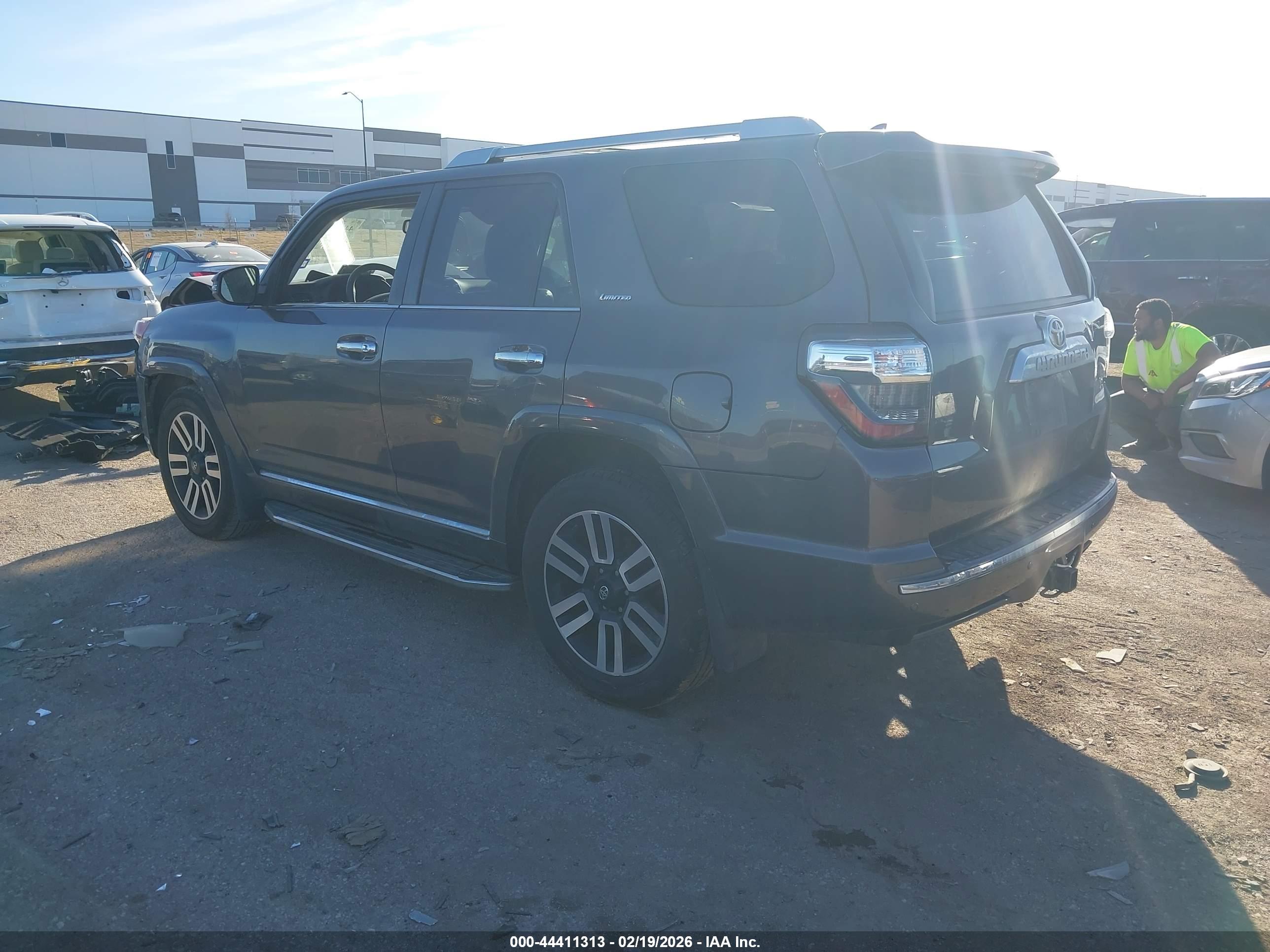TOYOTA 4RUNNER image 3