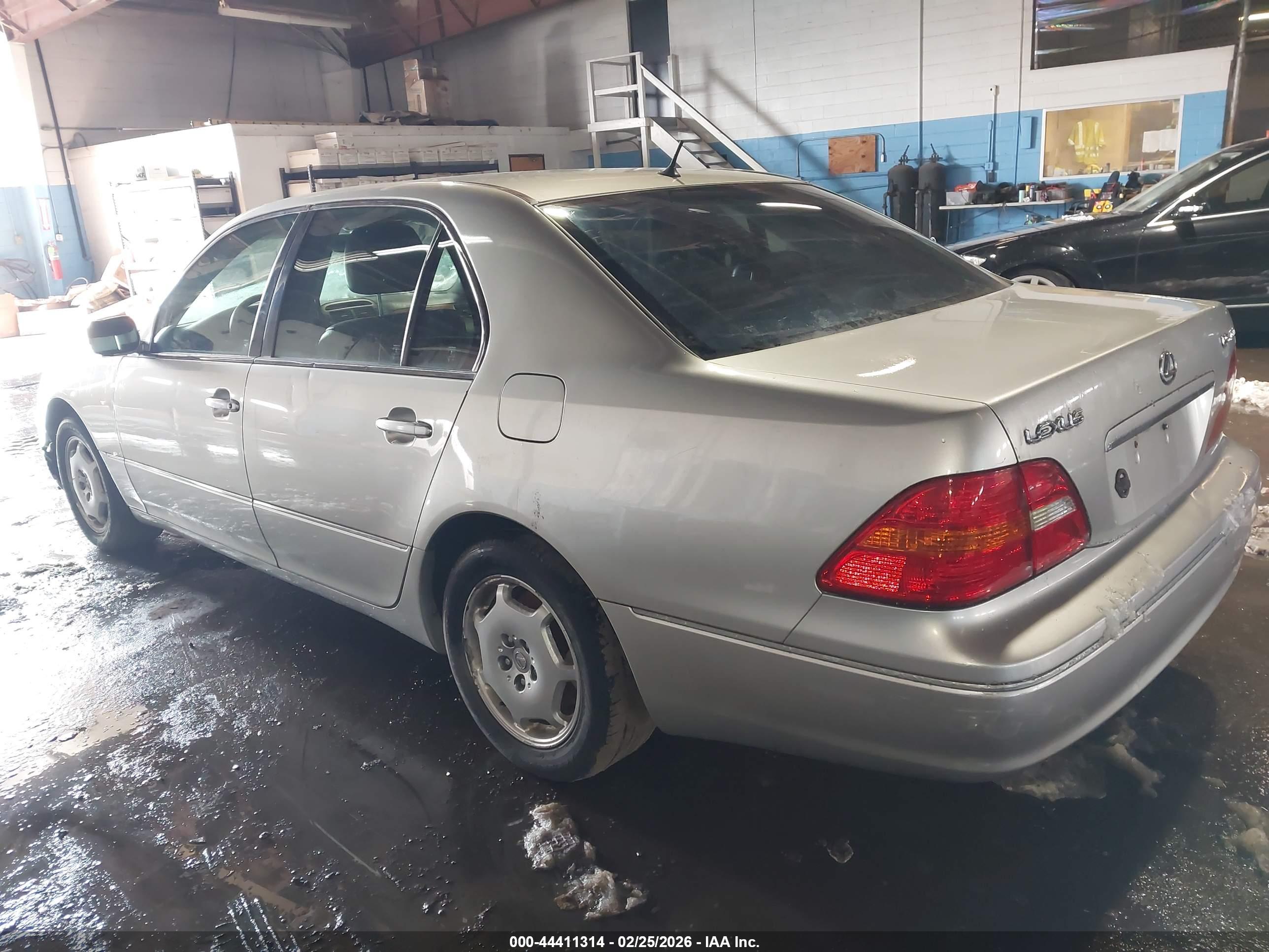 LEXUS LS image 3