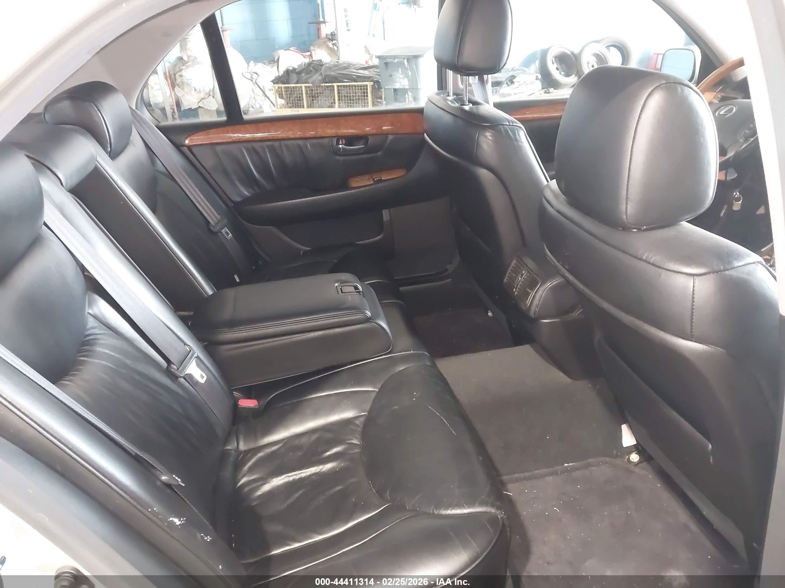 LEXUS LS image 8