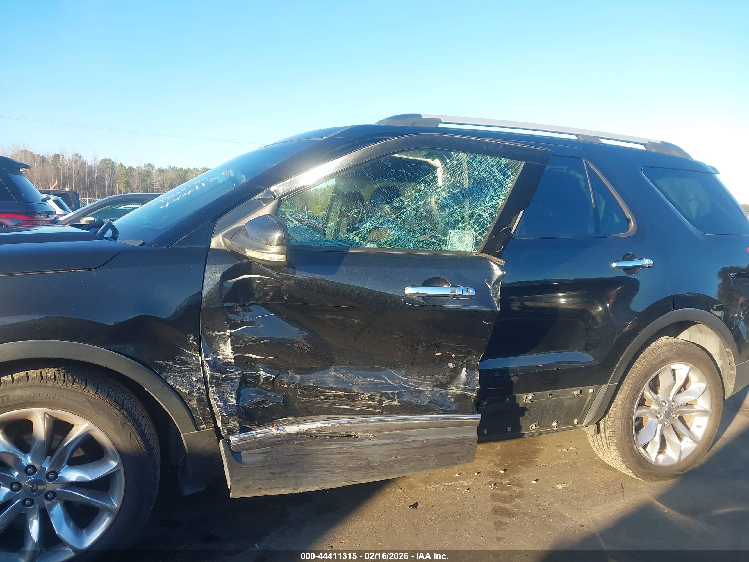 FORD EXPLORER image 6