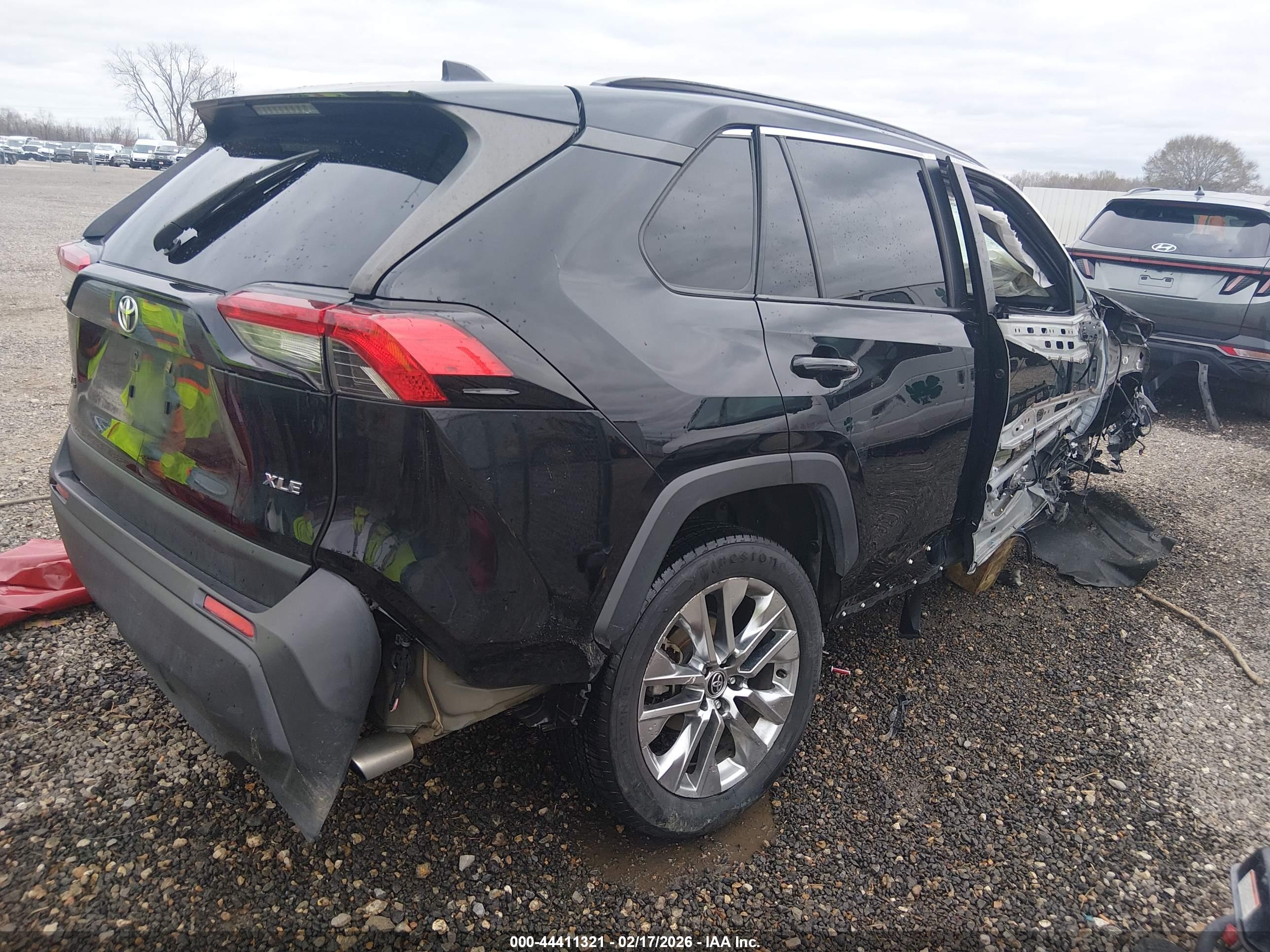 TOYOTA RAV4 image 4