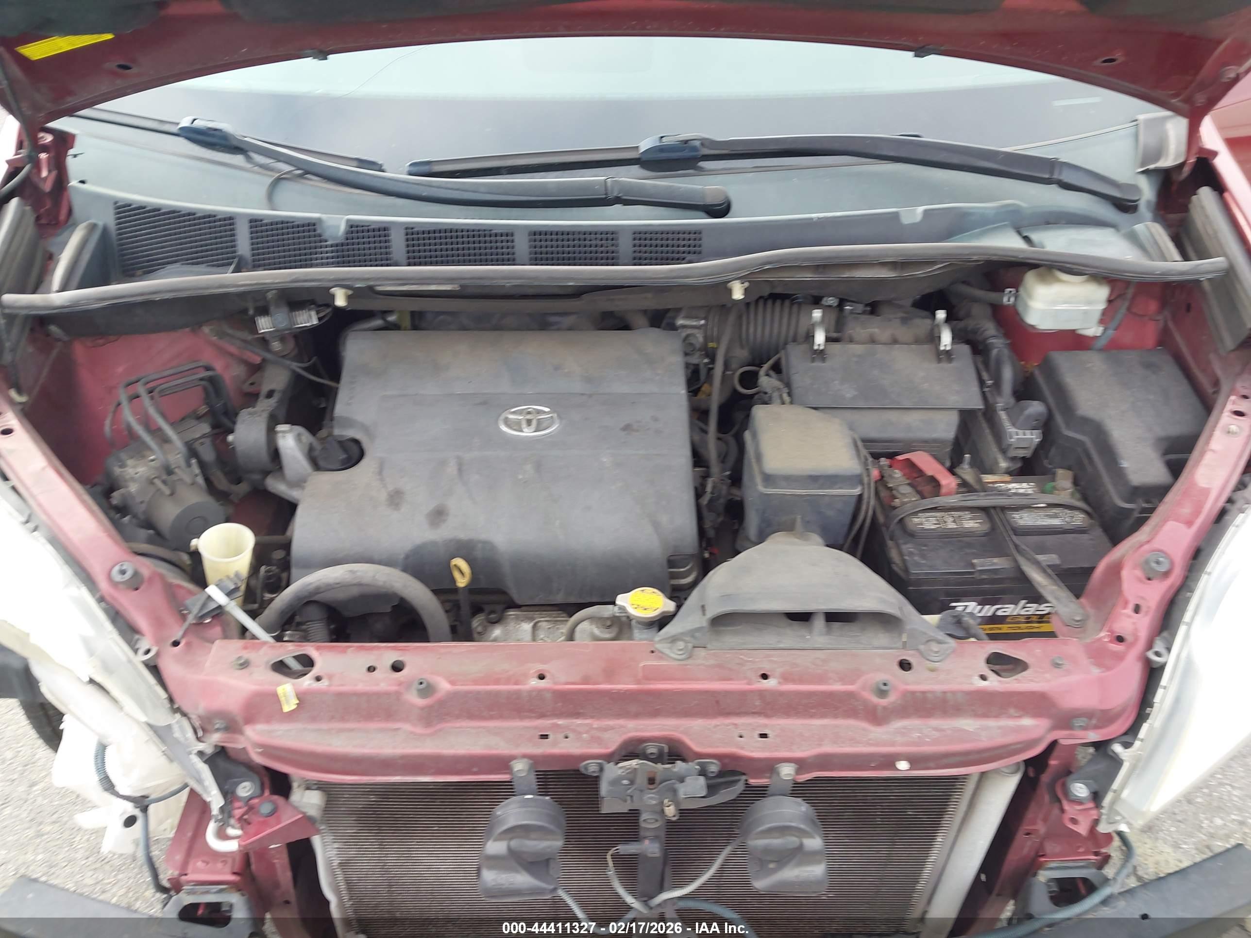 TOYOTA SIENNA image 10