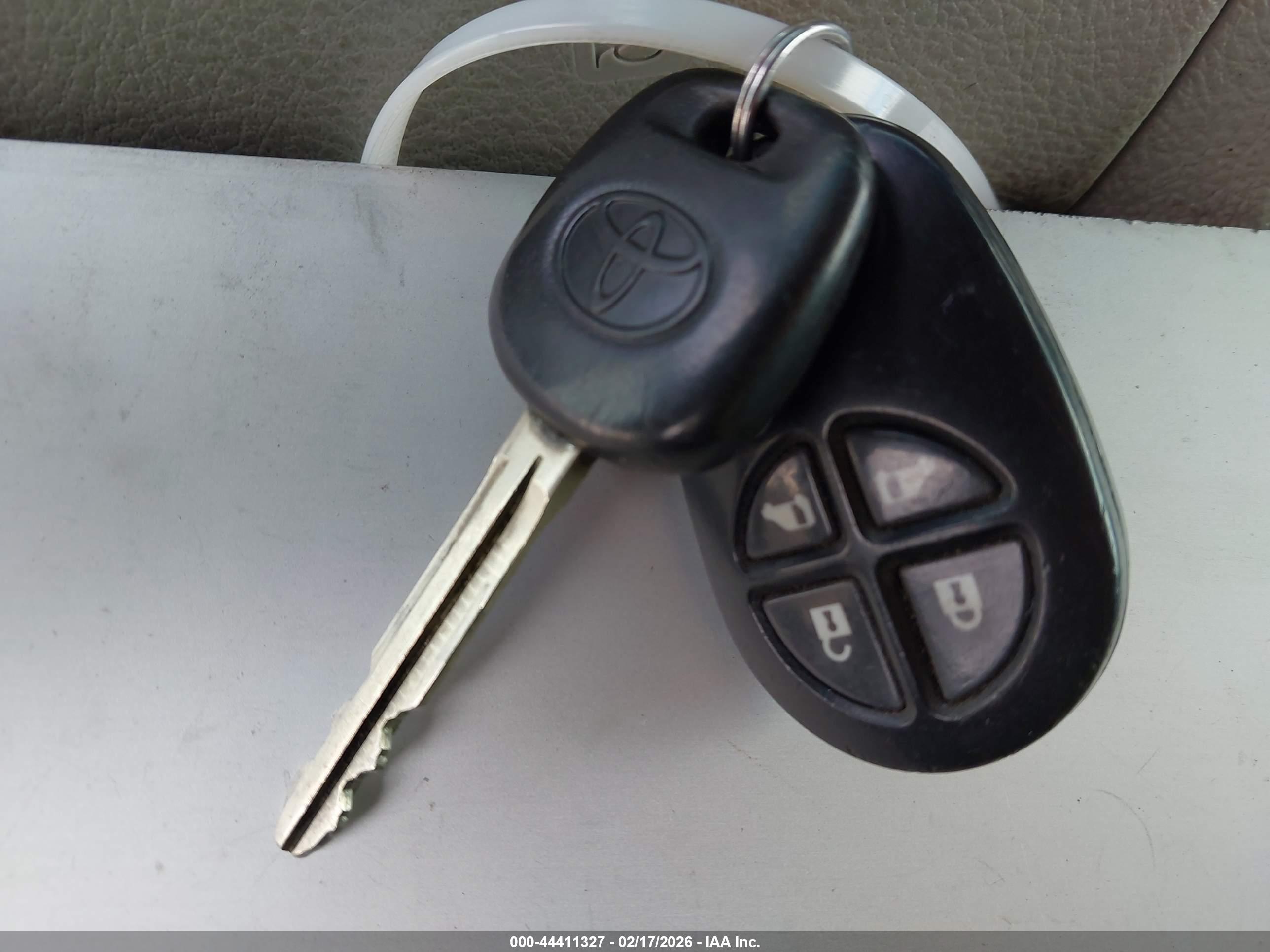 TOYOTA SIENNA image 11