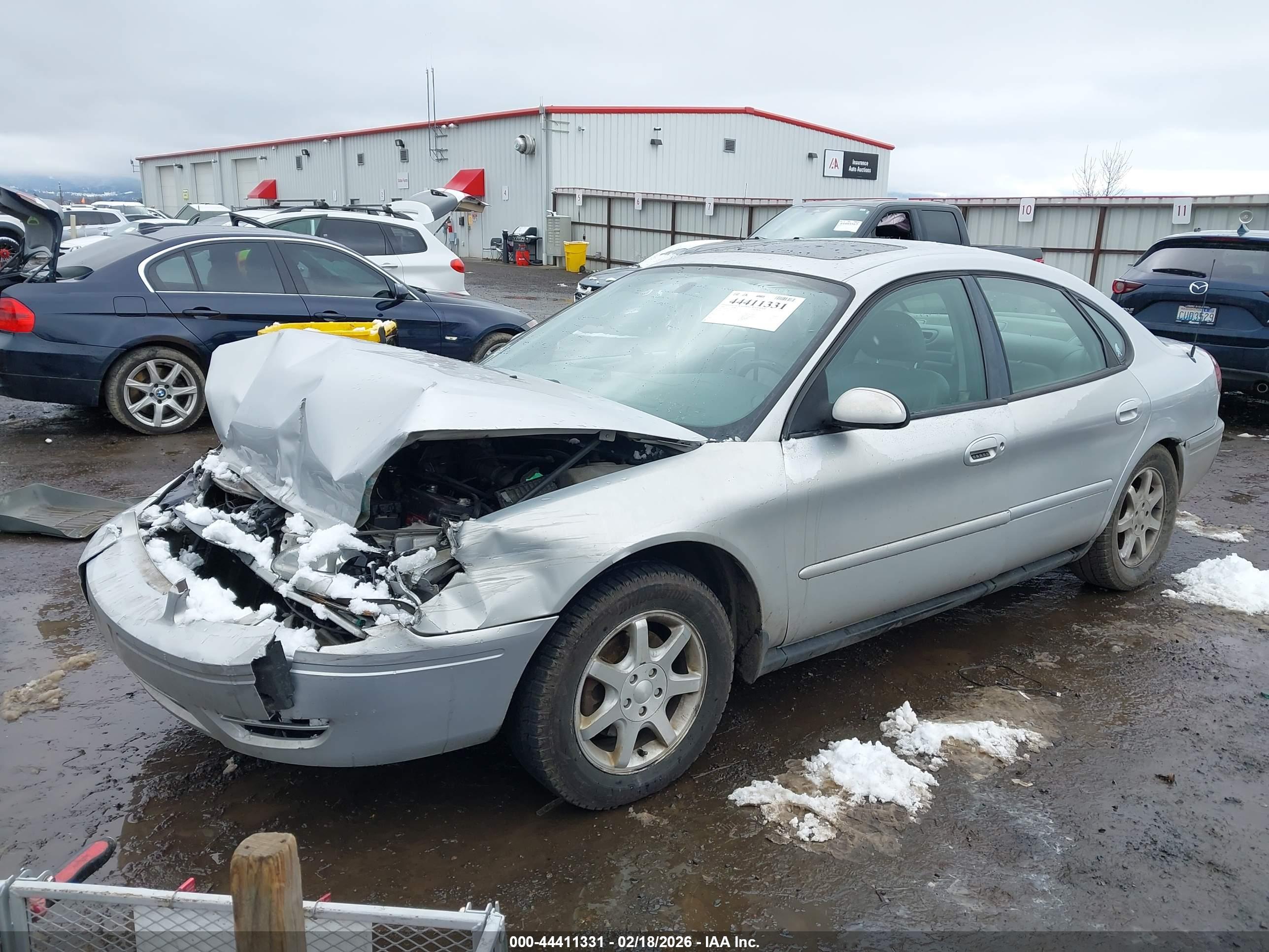 FORD TAURUS image 2