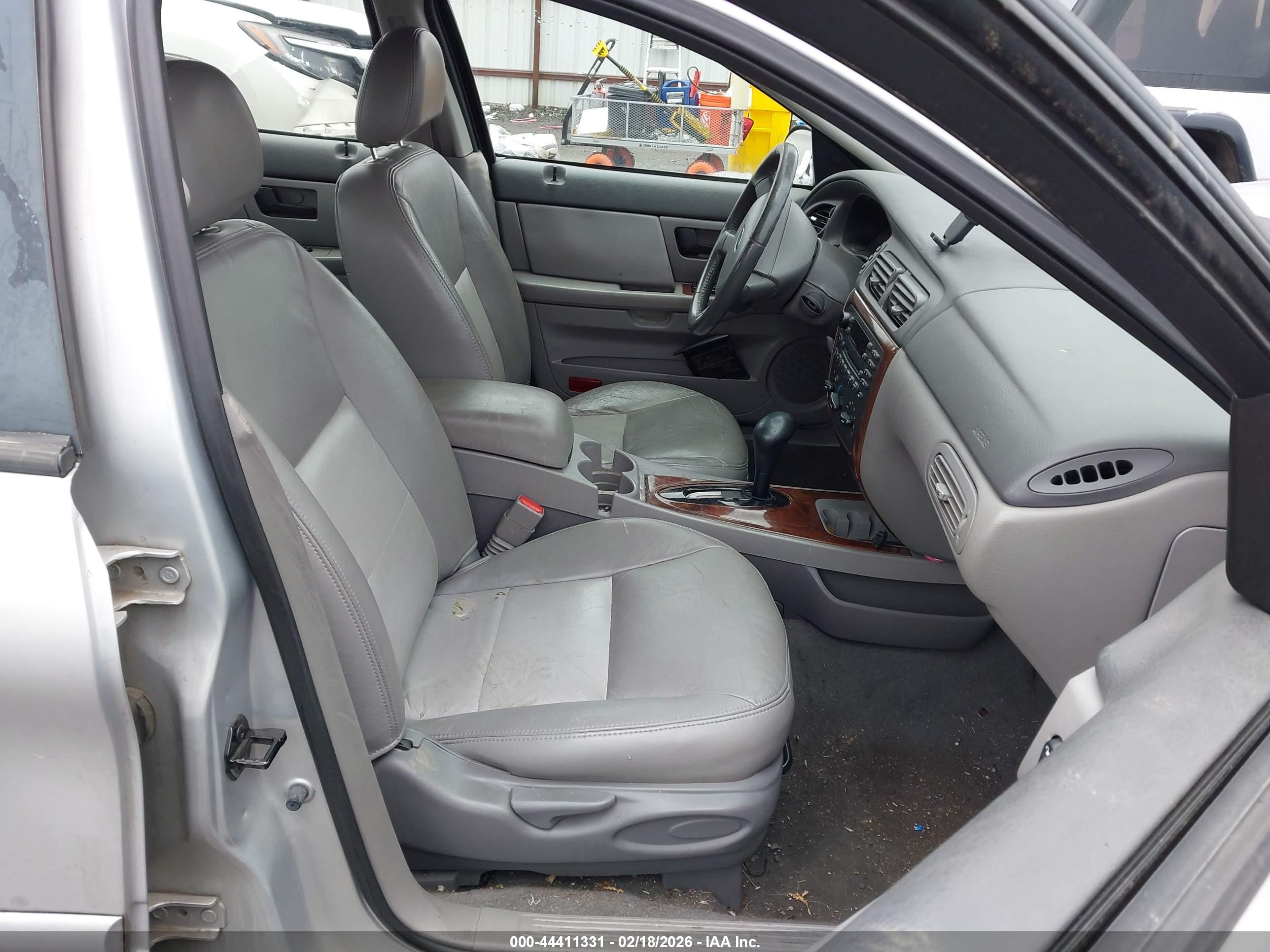 FORD TAURUS image 5